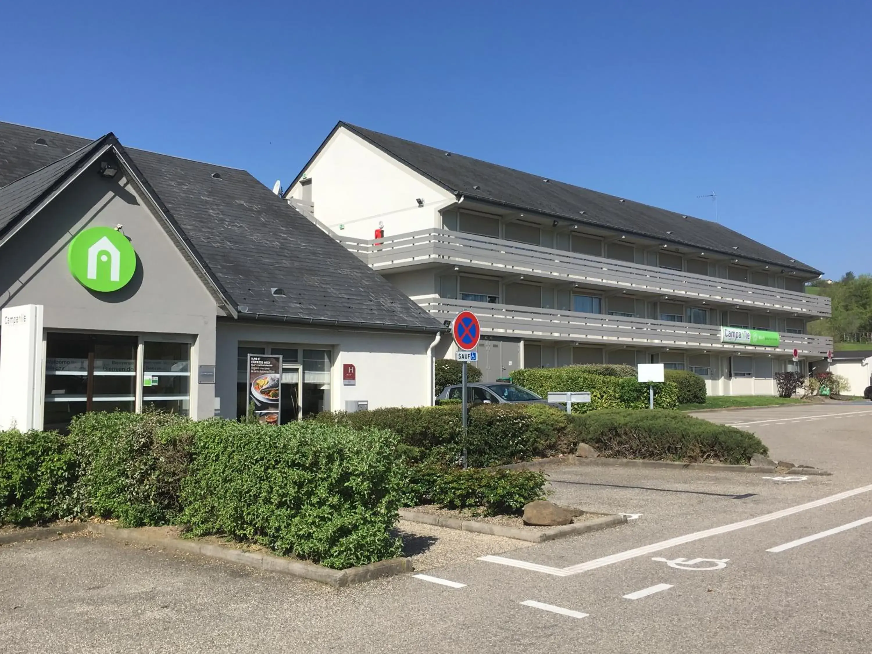 Facade/entrance in Campanile Saint-Etienne Est- Saint-Chamond Facade/entrance in Campanile Saint-Etienne Est- Saint-Chamond