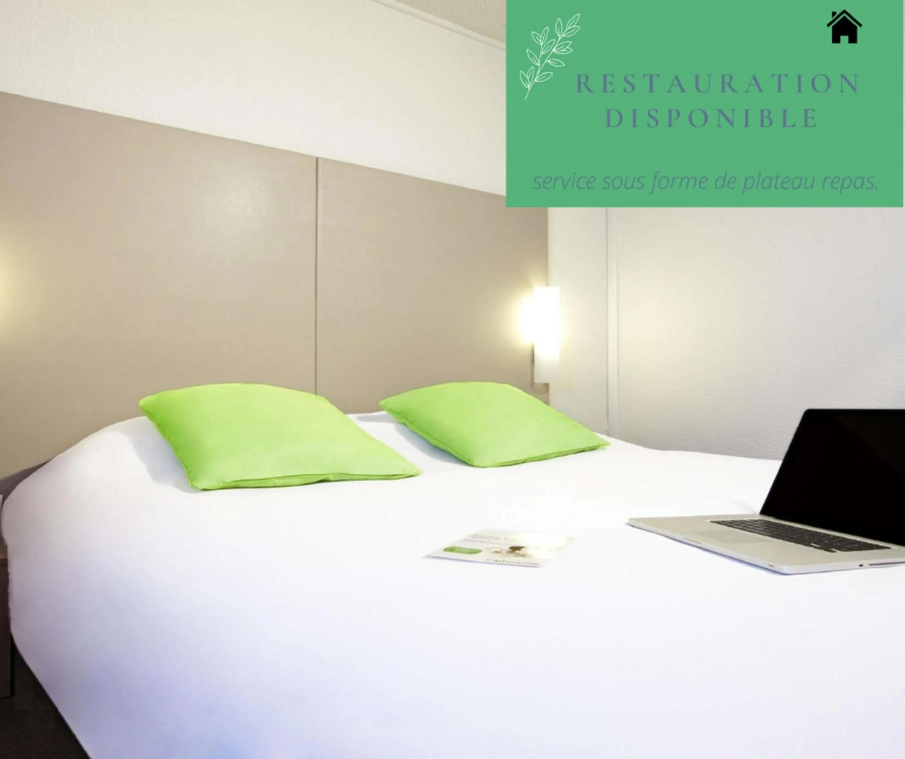 Bedroom, Bed in Campanile Saint-Etienne Est- Saint-Chamond