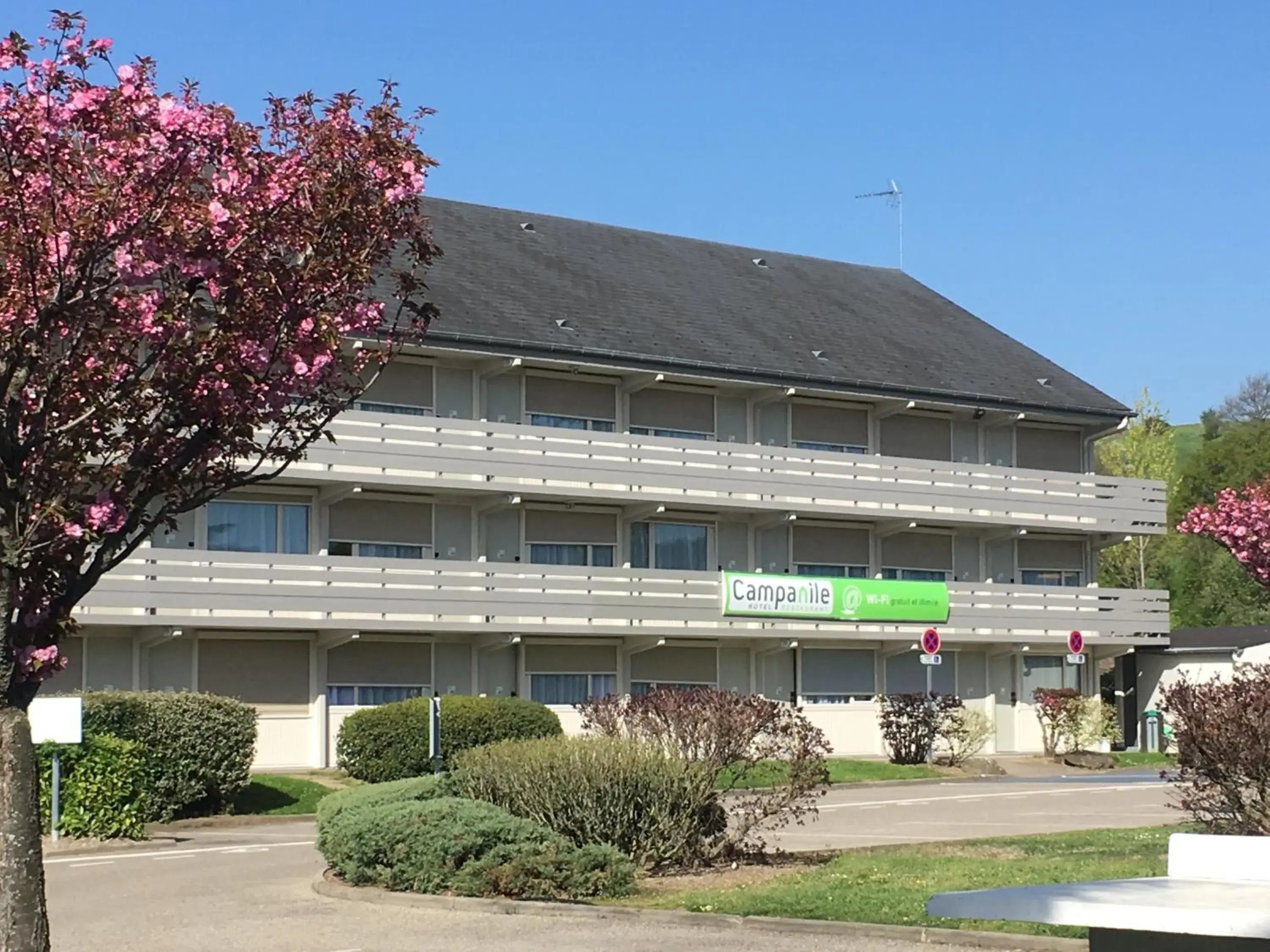 Property building in Campanile Saint-Etienne Est- Saint-Chamond Property building in Campanile Saint-Etienne Est- Saint-Chamond