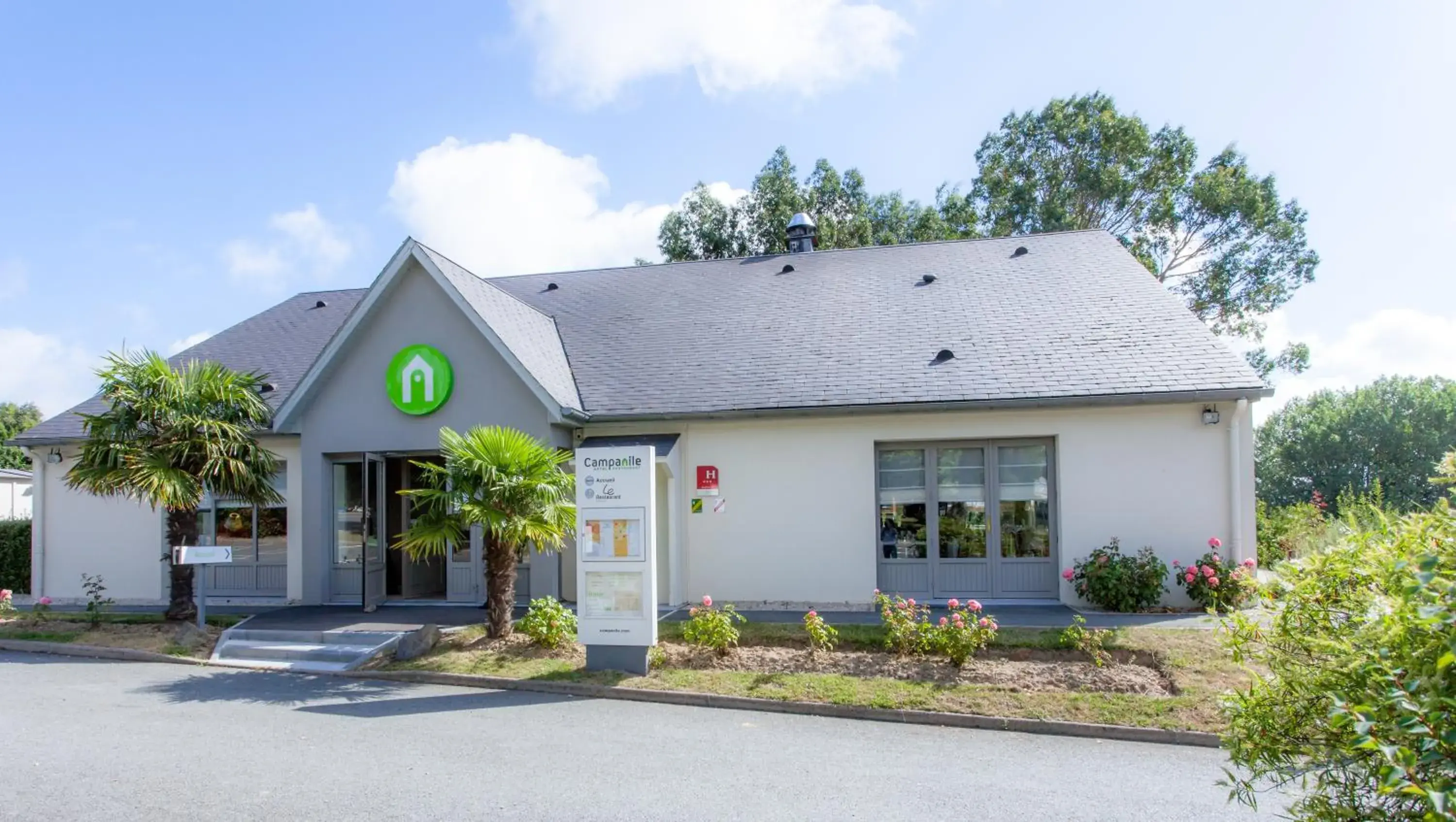 Facade/entrance in Campanile Saint-Malo ~ Saint-Jouan-Des-Guerets Facade/entrance in Campanile Saint-Malo ~ Saint-Jouan-Des-Guerets