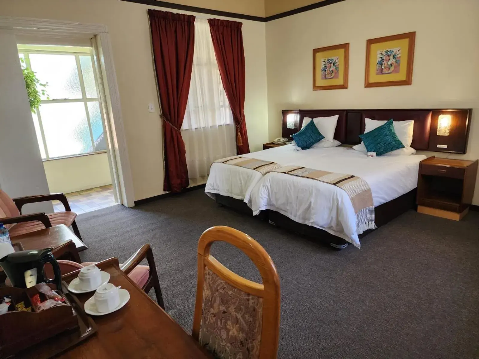 Twin Room with Shower - single occupancy in Royal Hotel Ladysmith Twin Room with Shower - single occupancy in Royal Hotel Ladysmith