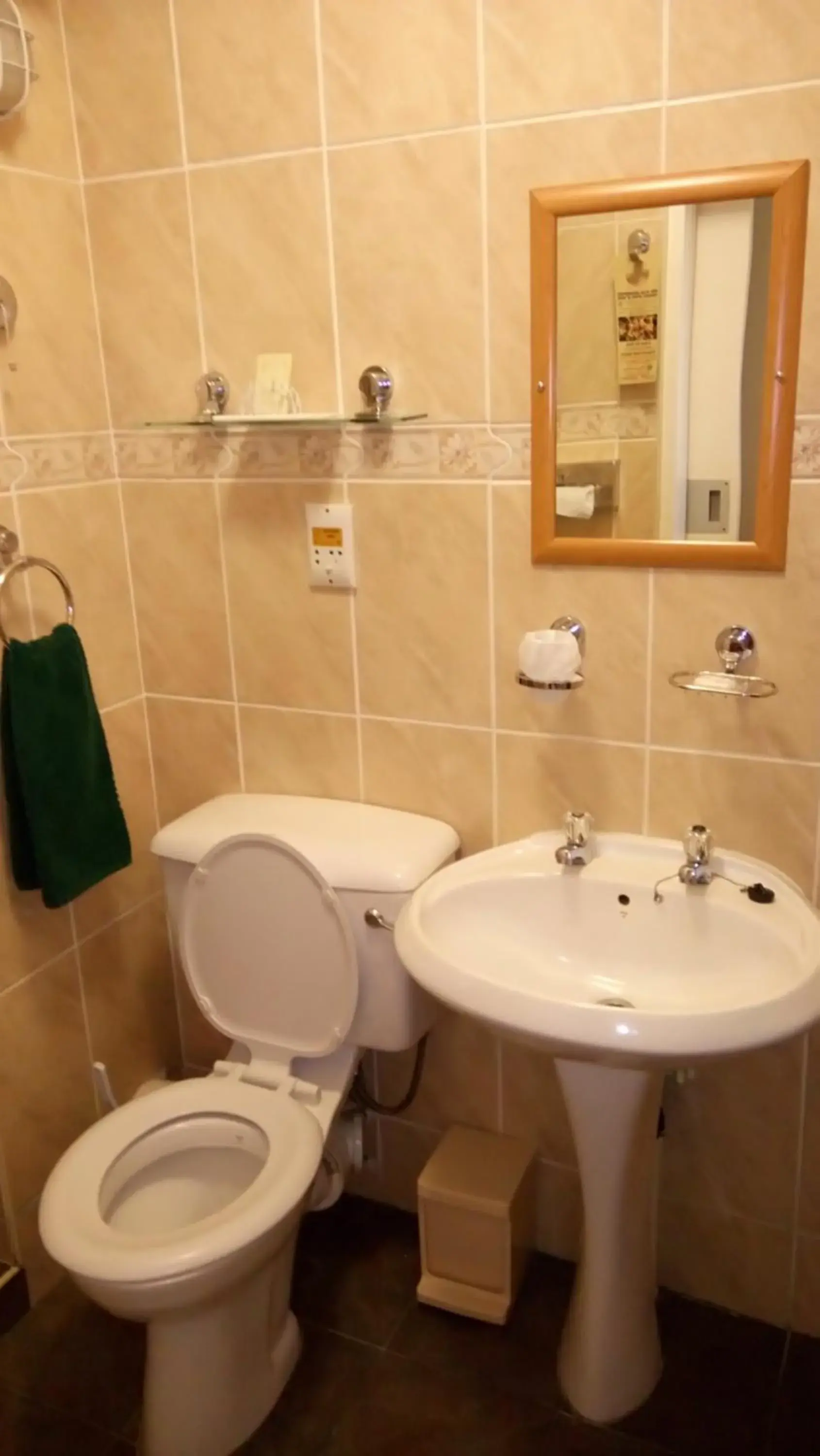 Double Room with Shower - single occupancy in Royal Hotel Ladysmith Double Room with Shower - single occupancy in Royal Hotel Ladysmith