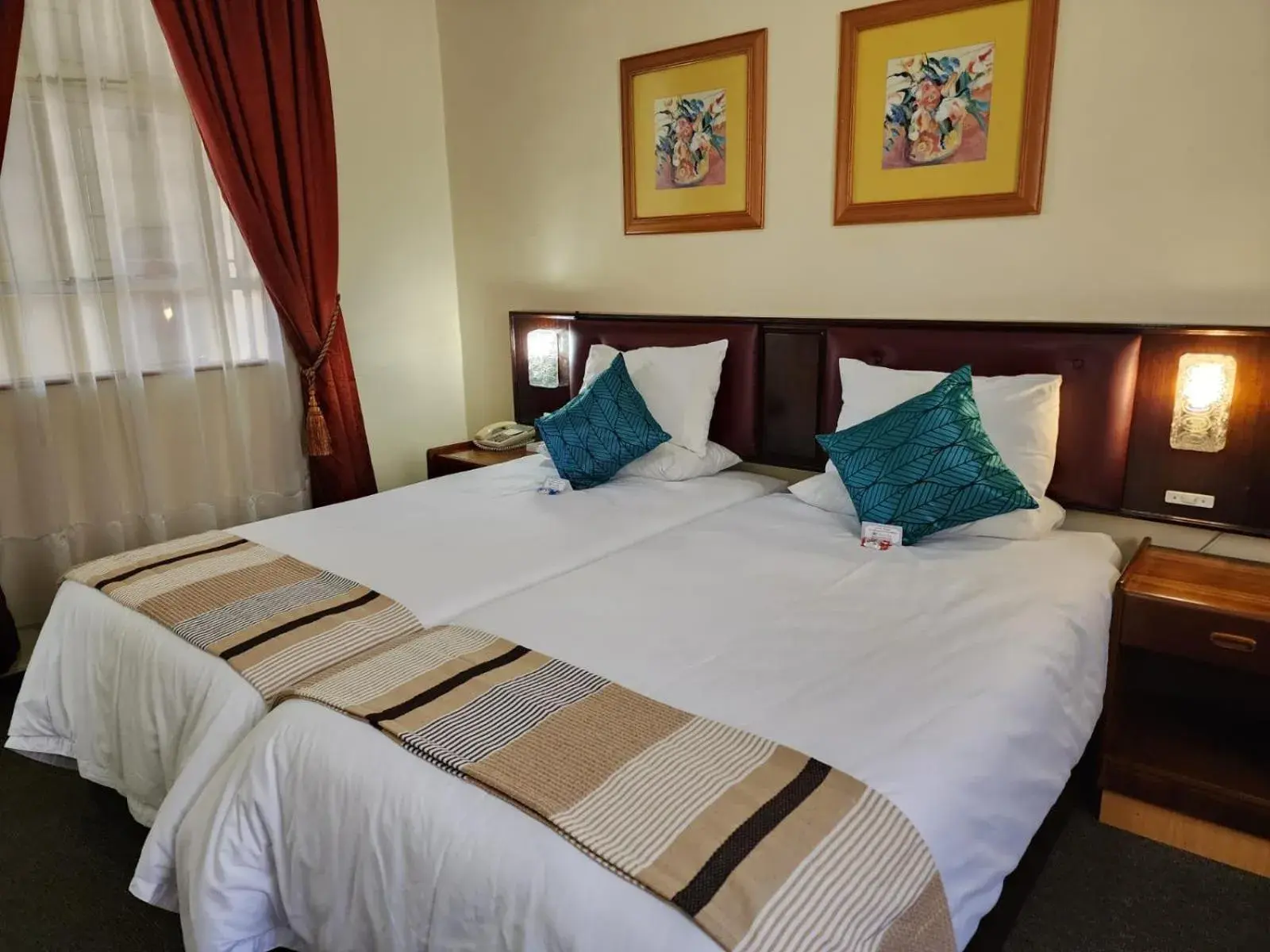 Twin Room with Shower - single occupancy in Royal Hotel Ladysmith Twin Room with Shower - single occupancy in Royal Hotel Ladysmith