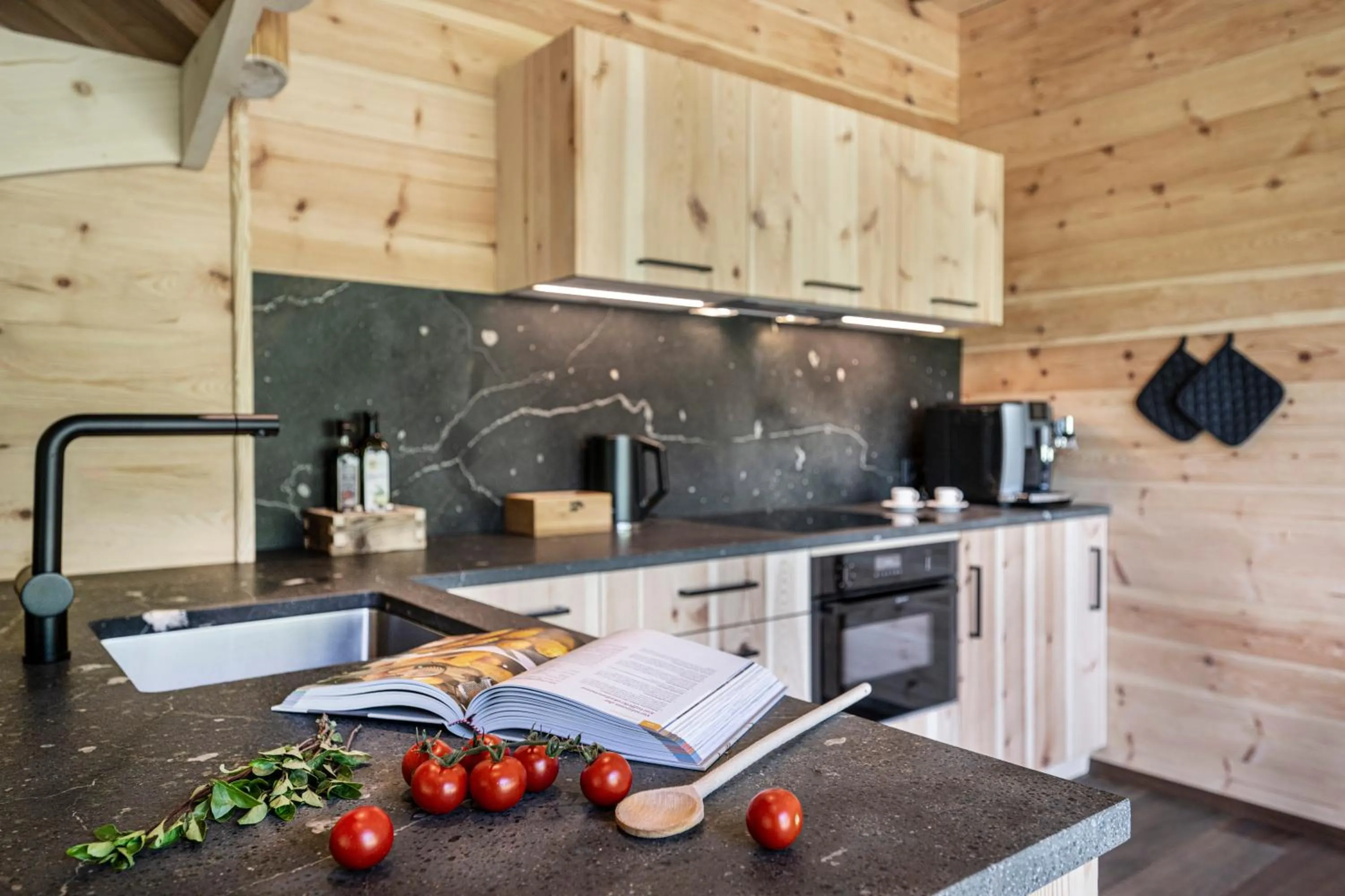 Dining area in Valsegg Chalets Südtirol - luxury and private hideaway