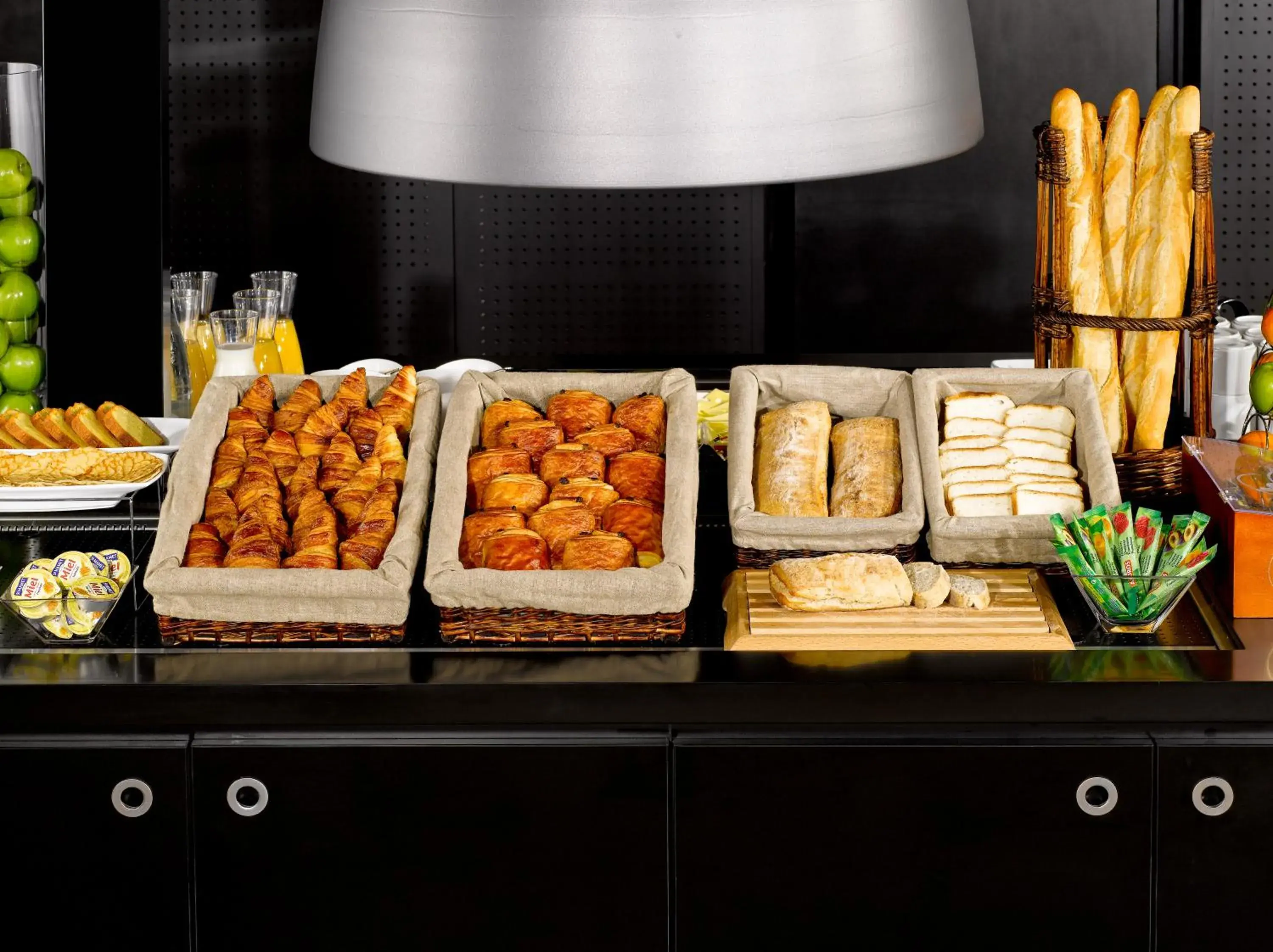 Buffet breakfast in Campanile Valence Sud Buffet breakfast in Campanile Valence Sud