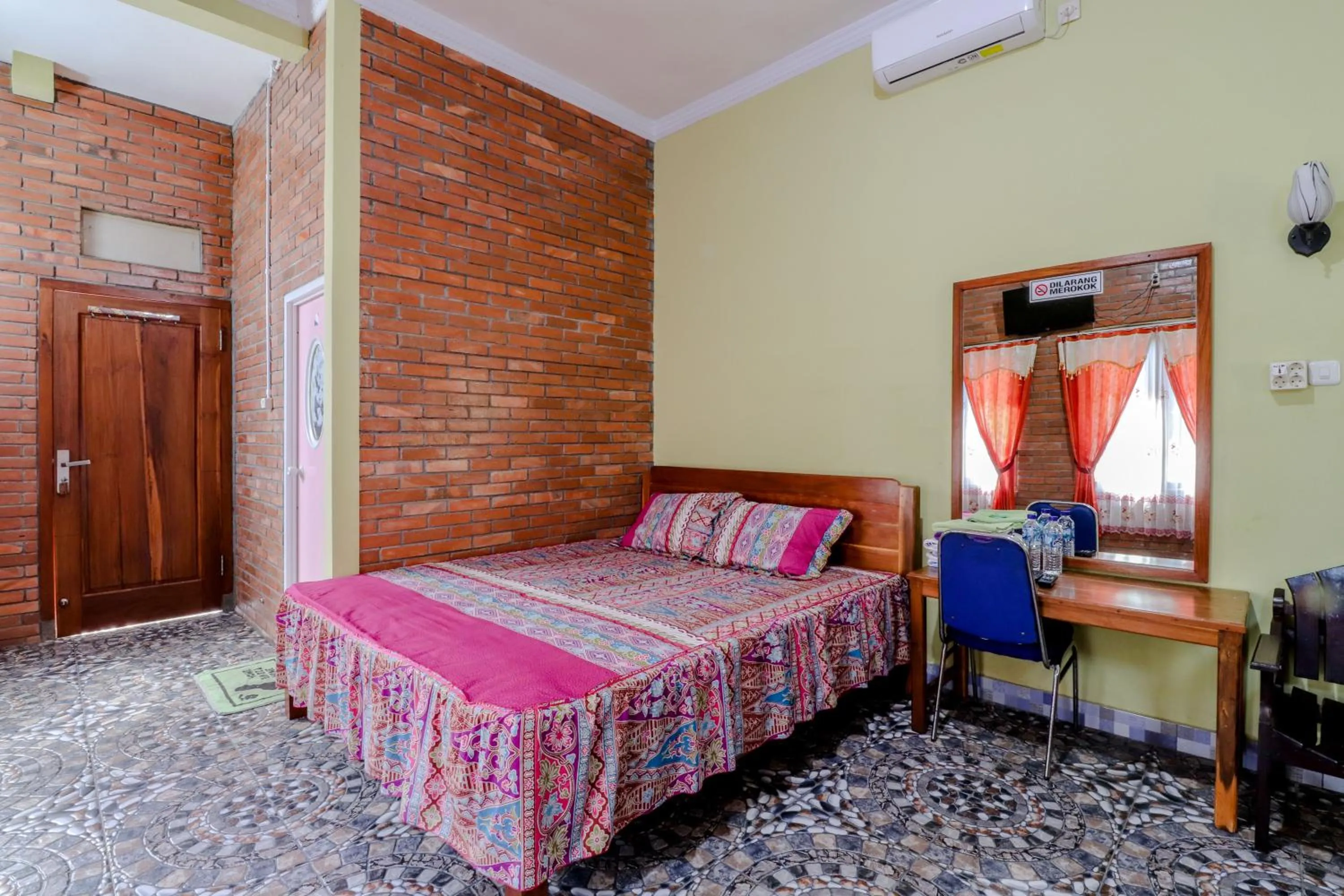 Bedroom, Bed in Penginapan Barokah