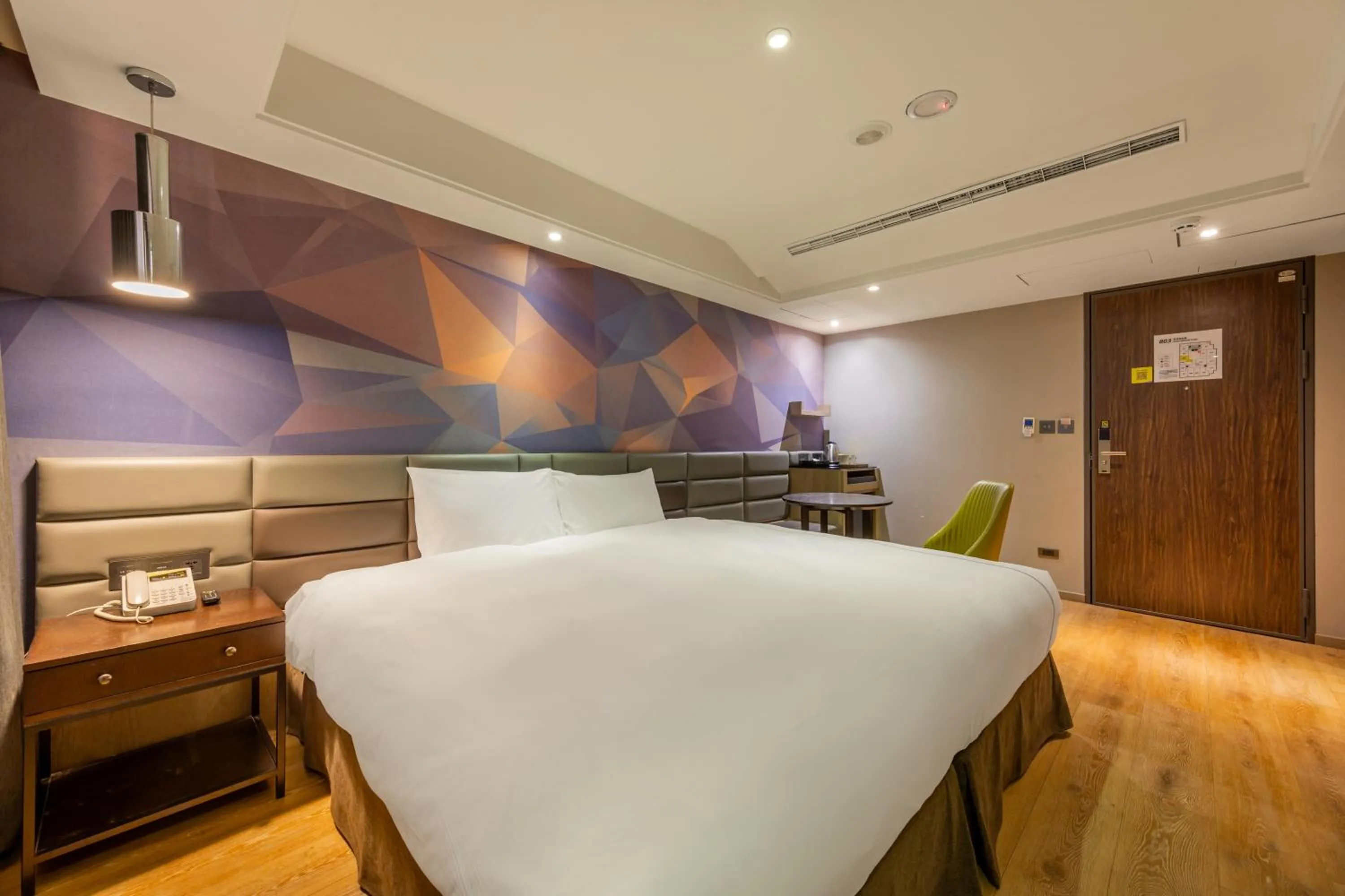 Bed in CHECK inn Taichung Wenxin Zhongqing