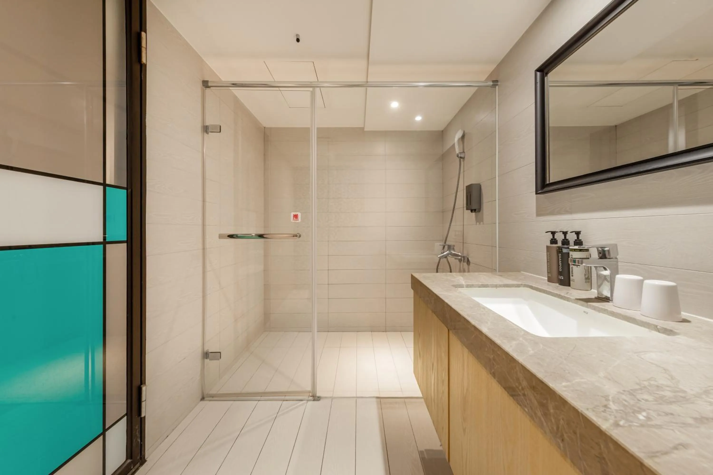 Shower in CHECK inn Taichung Wenxin Zhongqing