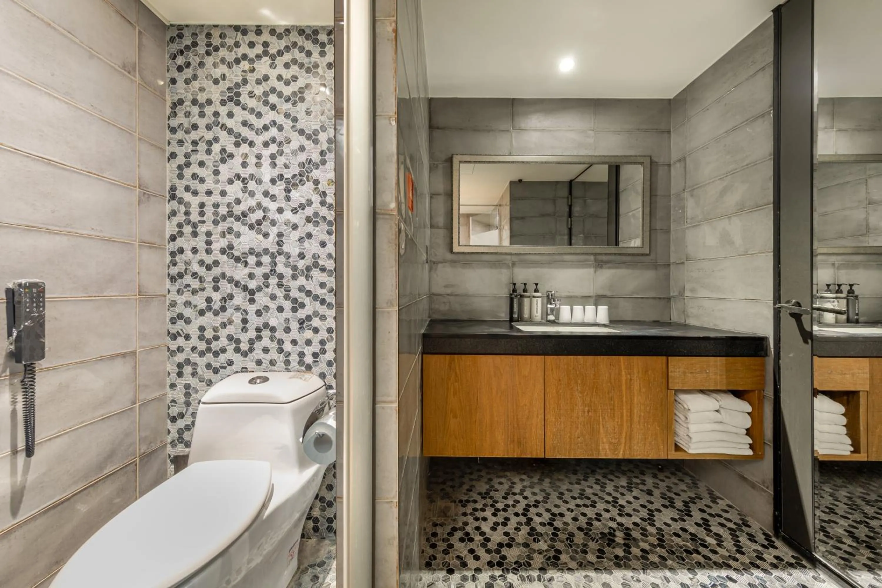 Shower in CHECK inn Taichung Wenxin Zhongqing