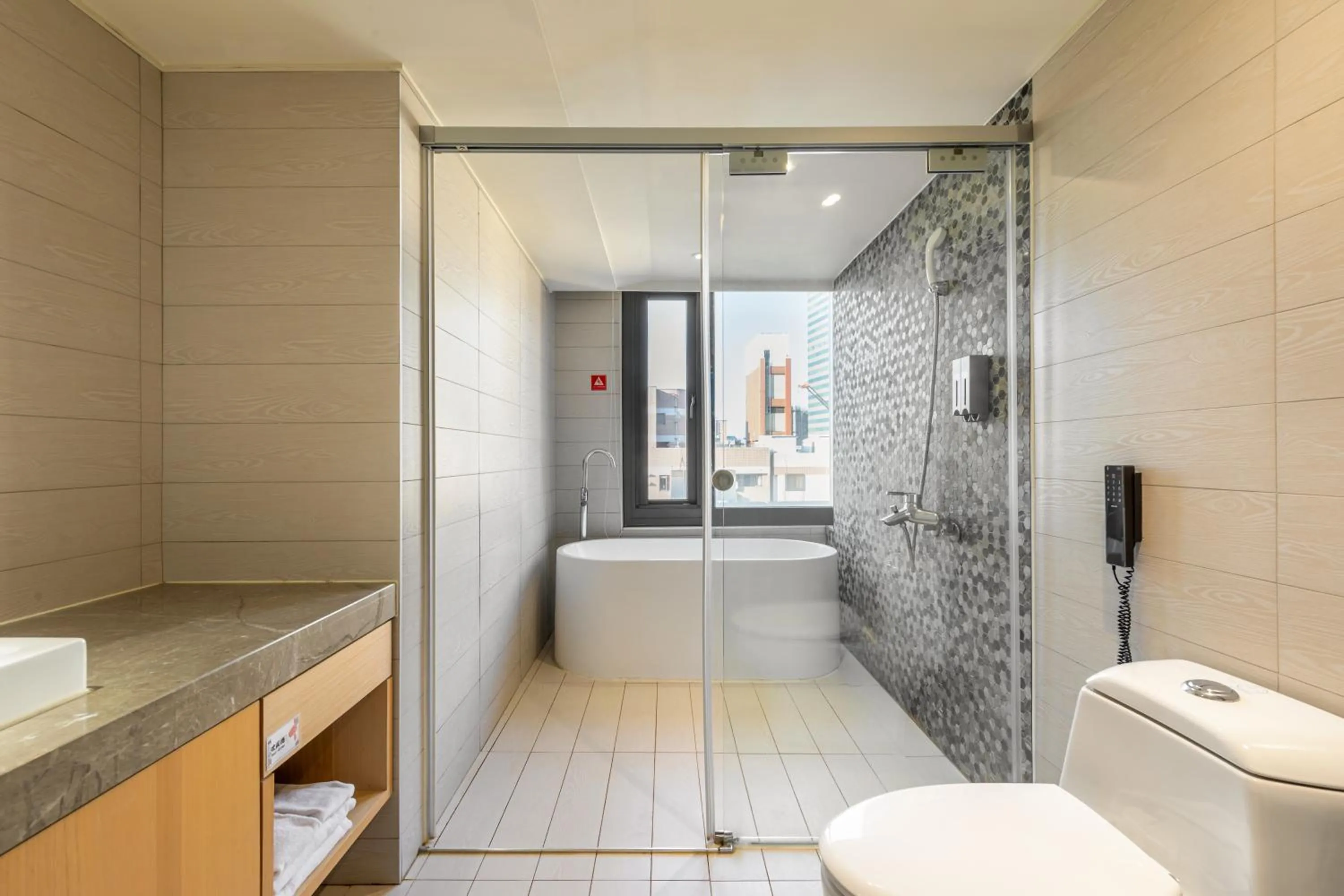 Shower in CHECK inn Taichung Wenxin Zhongqing