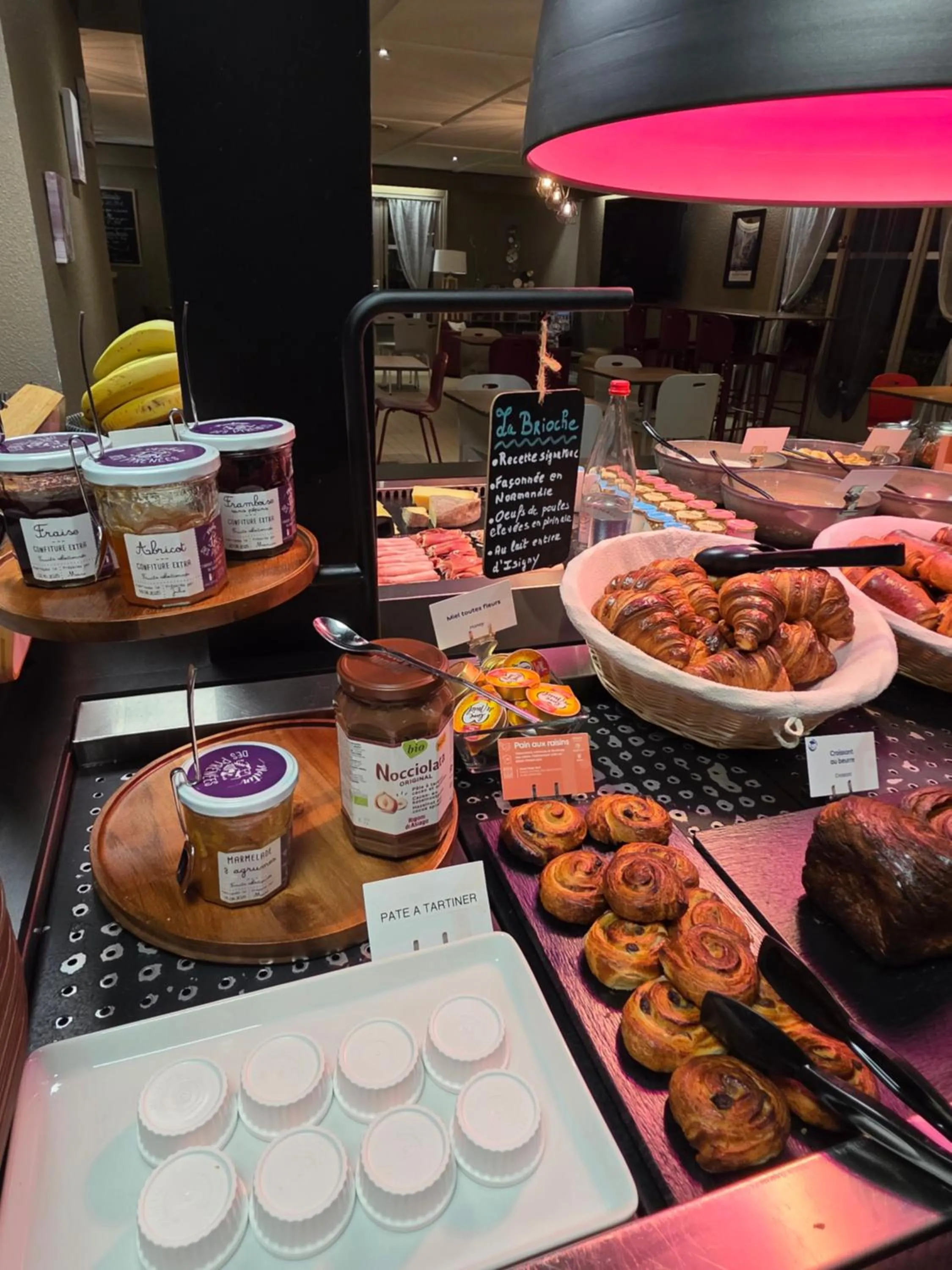 Breakfast in Hôtel Restaurant Campanile Aurillac