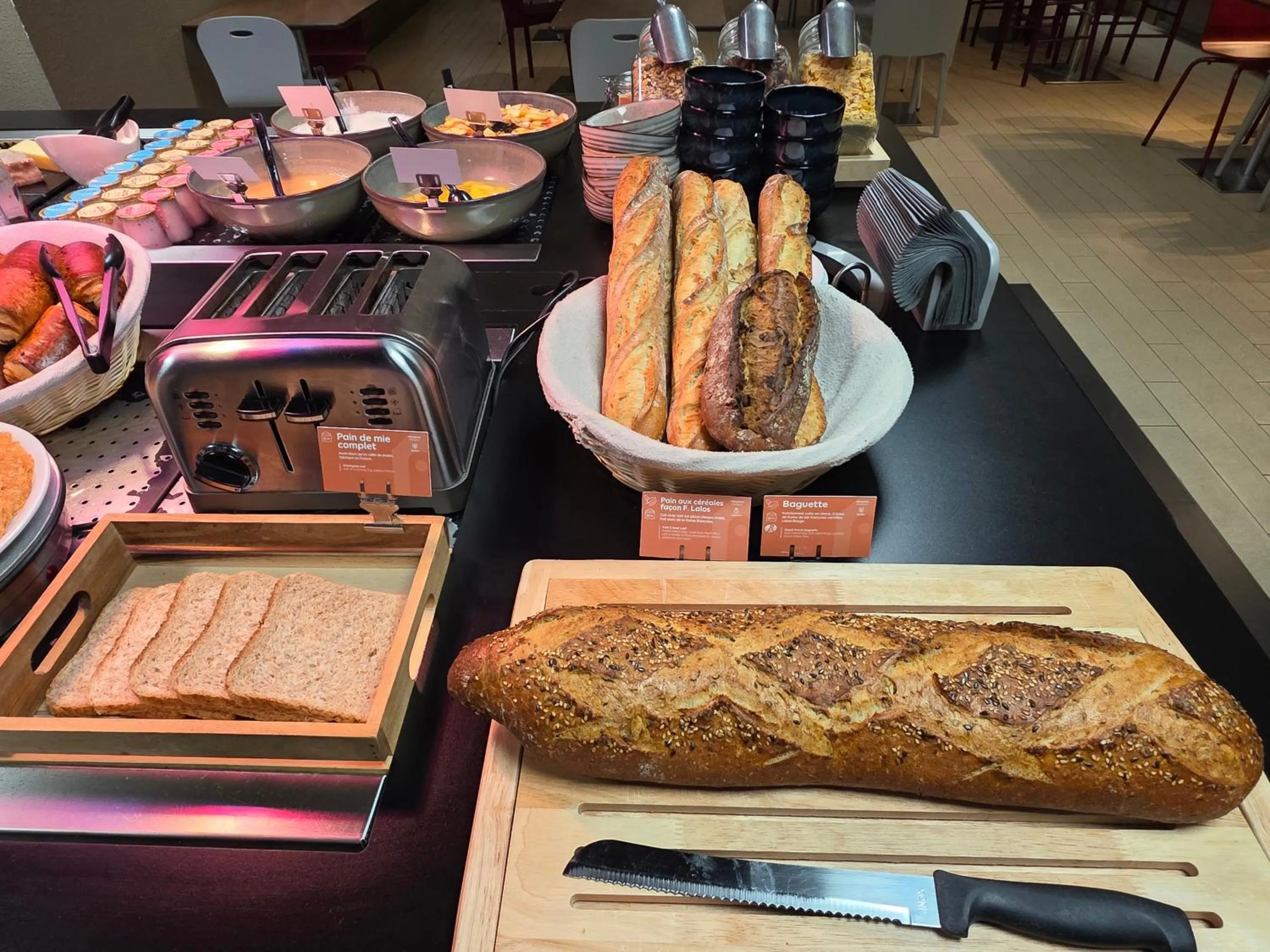 Buffet breakfast in Hôtel Restaurant Campanile Aurillac