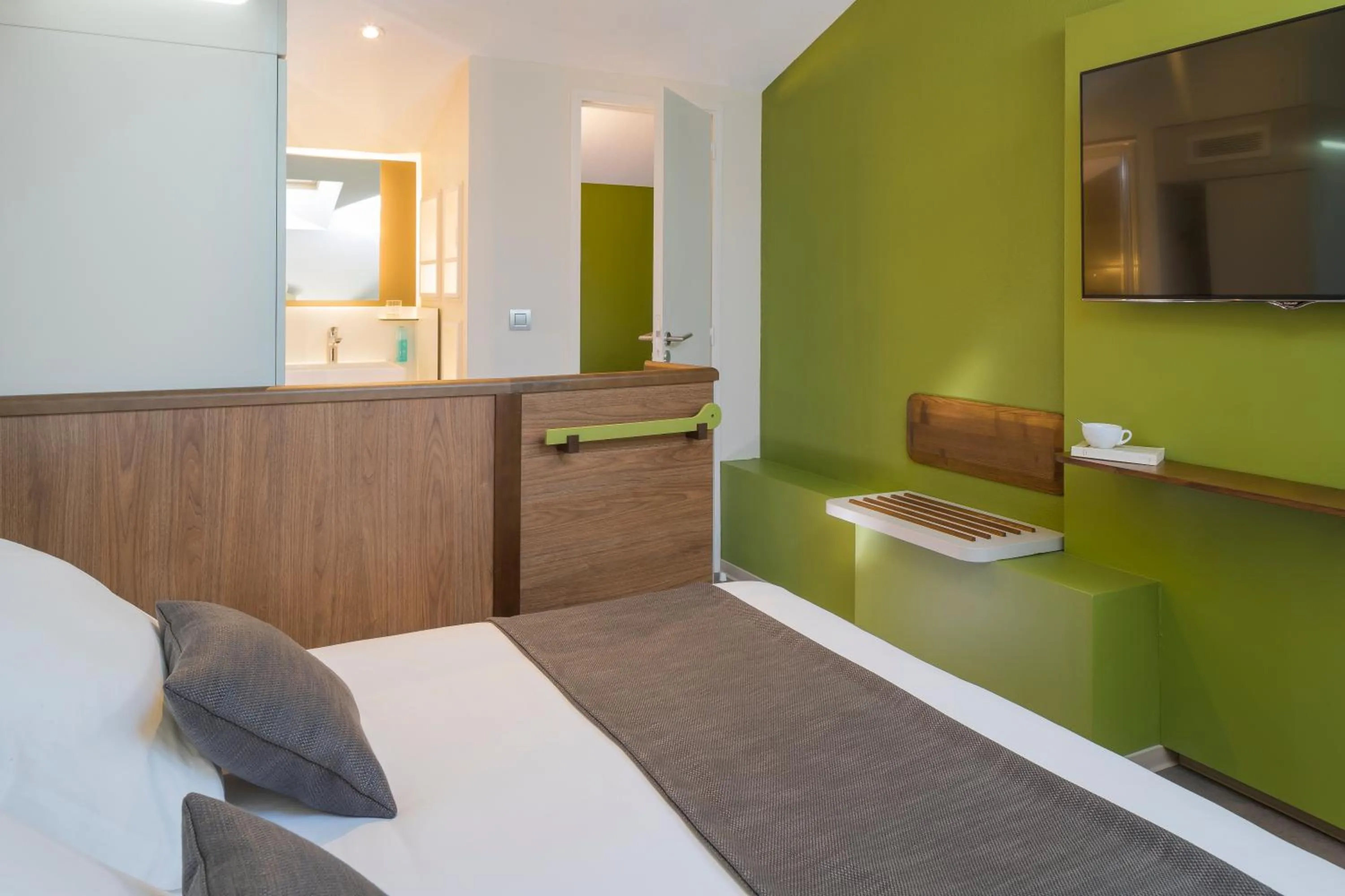 Photo of the whole room, Bed in Terre de Provence Hôtel & Spa