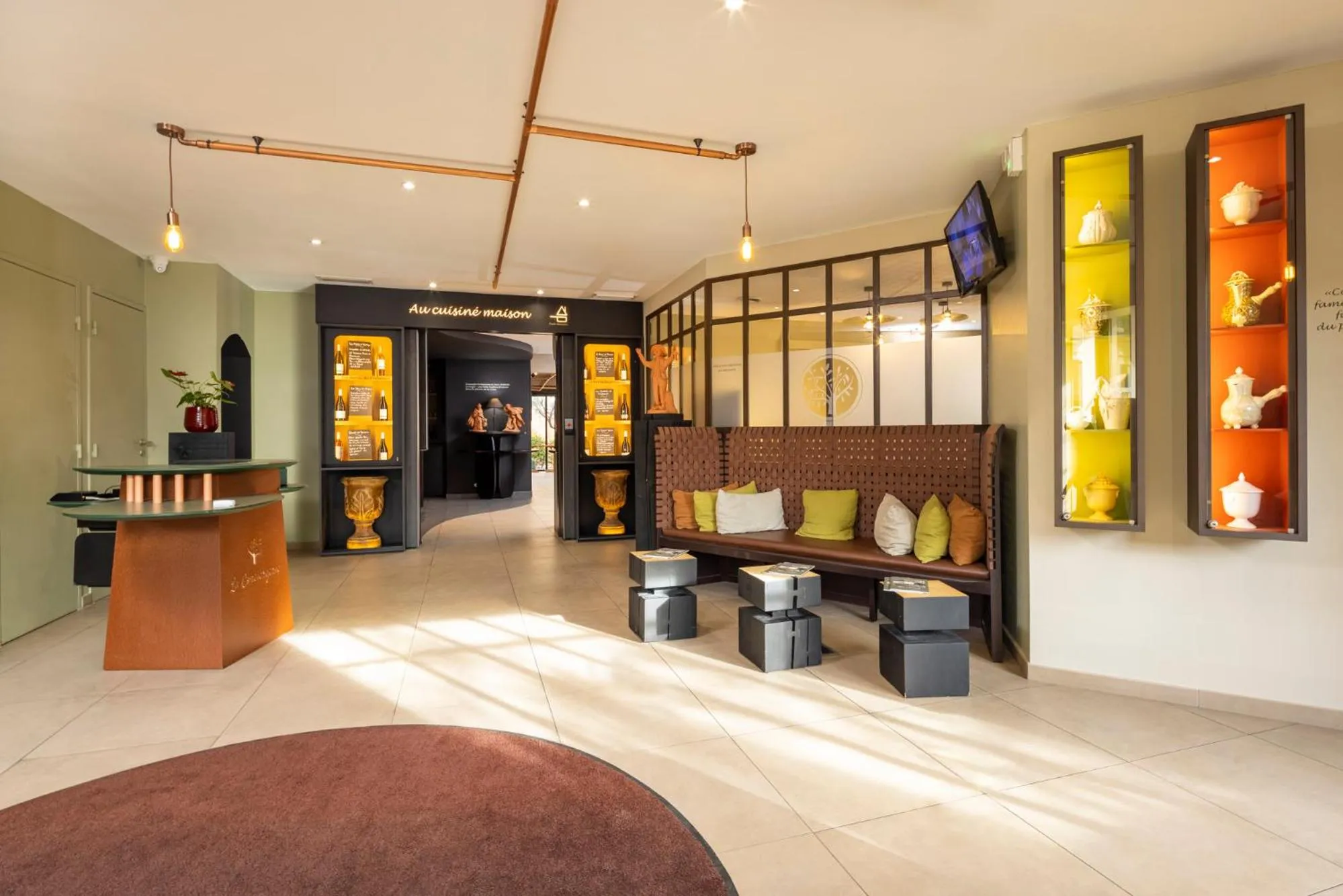 Lobby or reception in Terre de Provence Hôtel & Spa