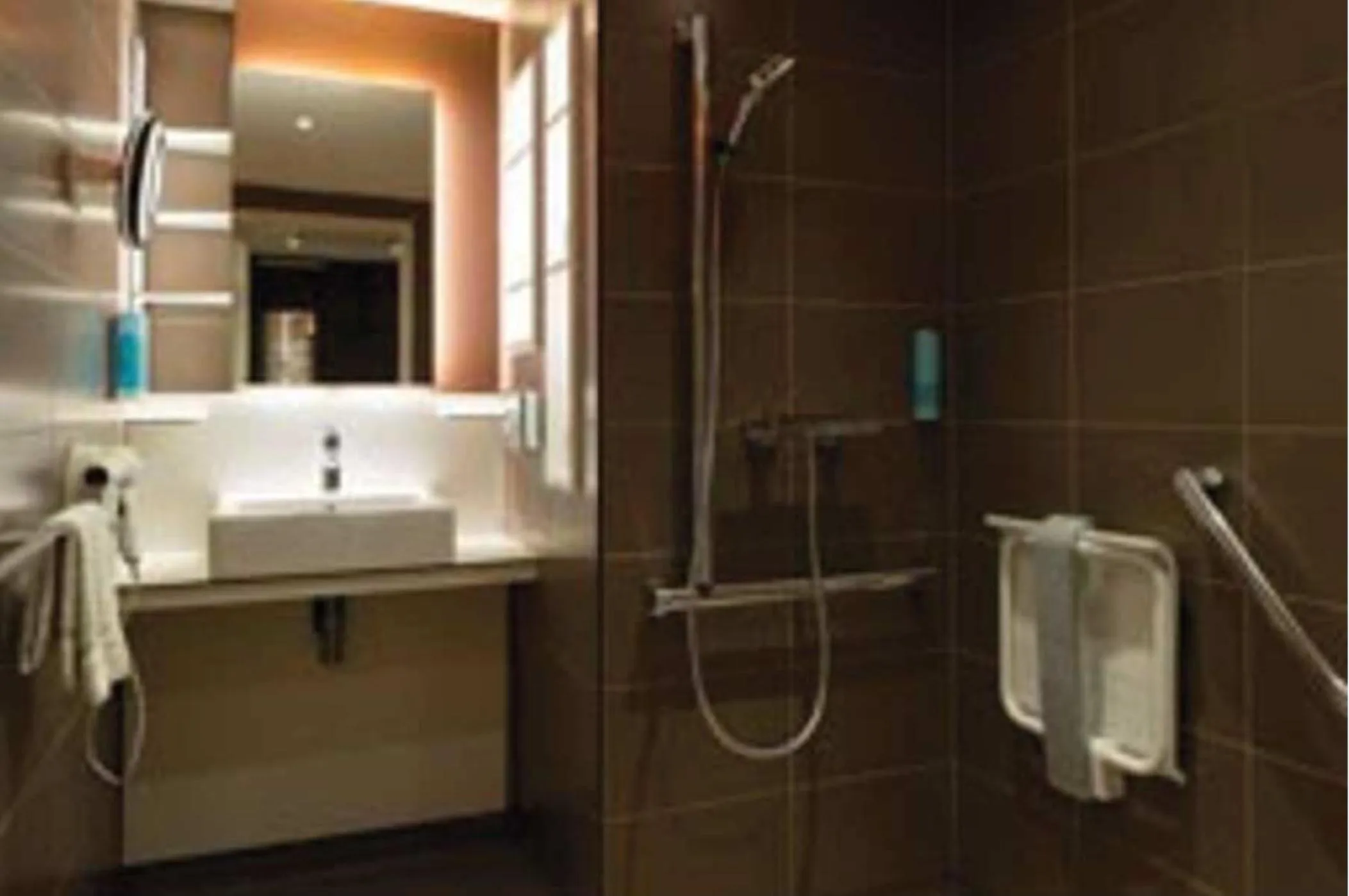 Bathroom in Terre de Provence Hôtel & Spa