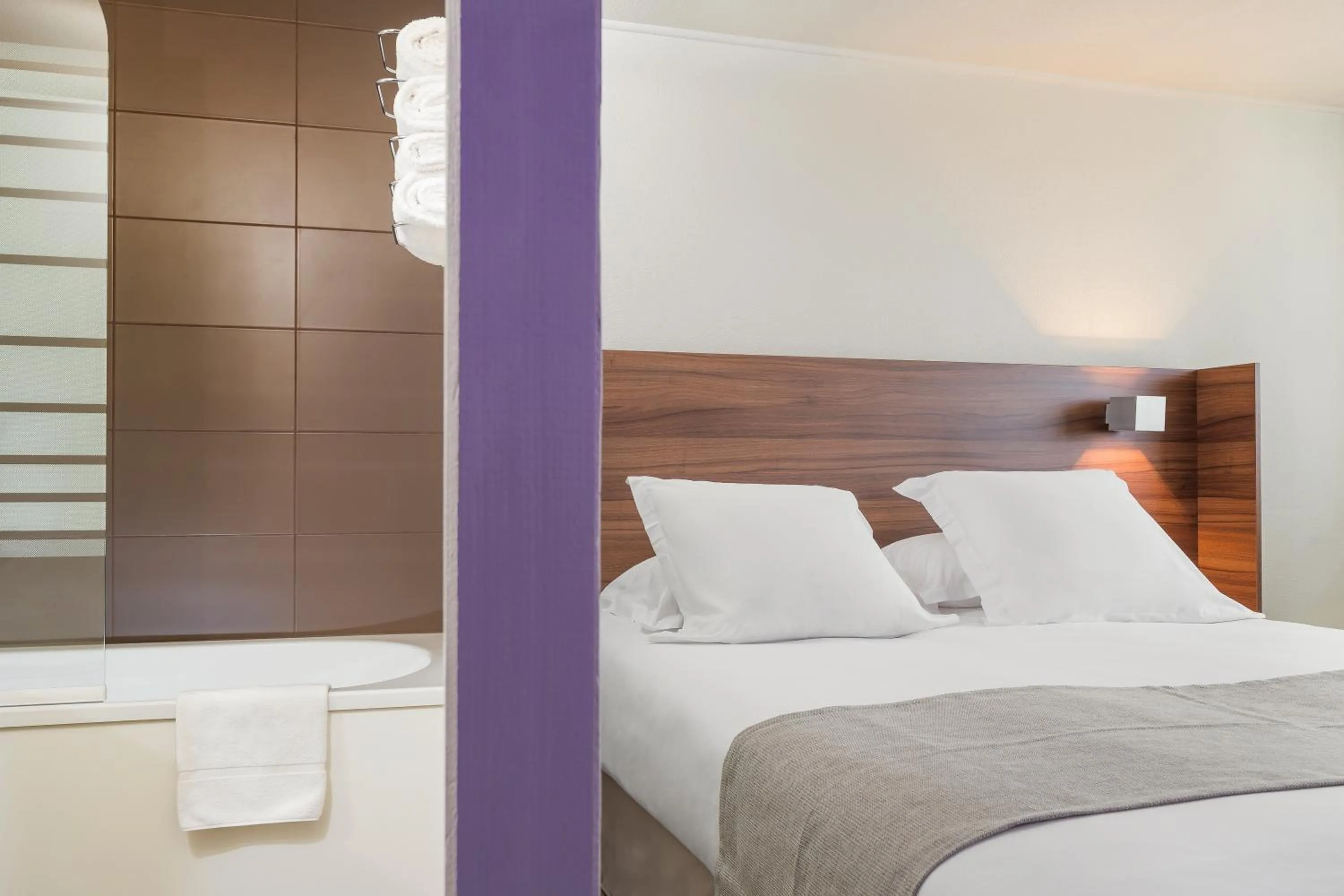 Bedroom, Bed in Terre de Provence Hôtel & Spa