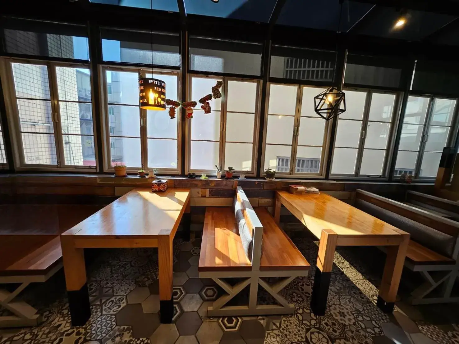 Restaurant/places to eat in Sunrise Hotel Restaurant/places to eat in Sunrise Hotel