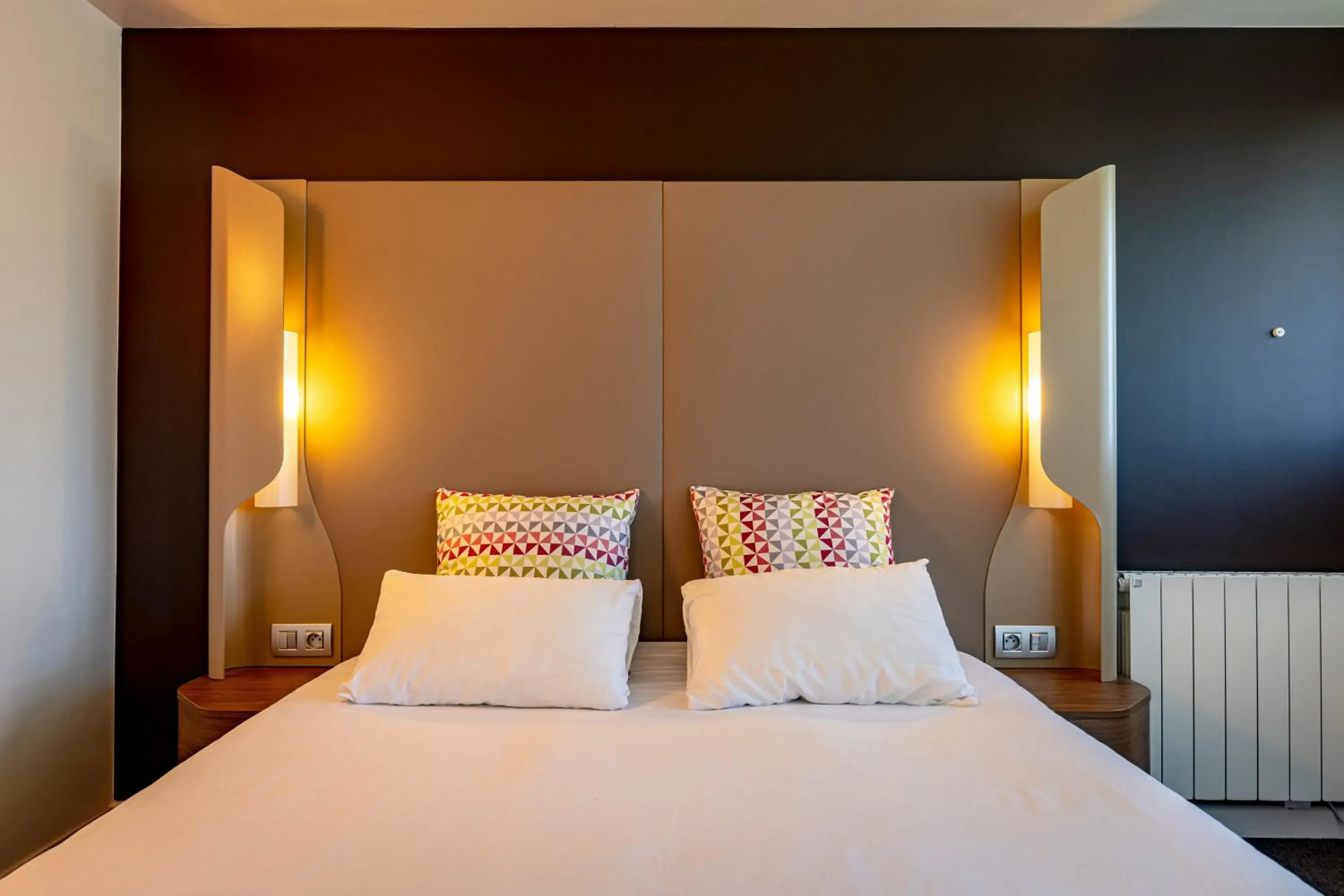 Bedroom, Bed in Campanile Dijon Nord - Toison D'or Bedroom, Bed in Campanile Dijon Nord - Toison D'or