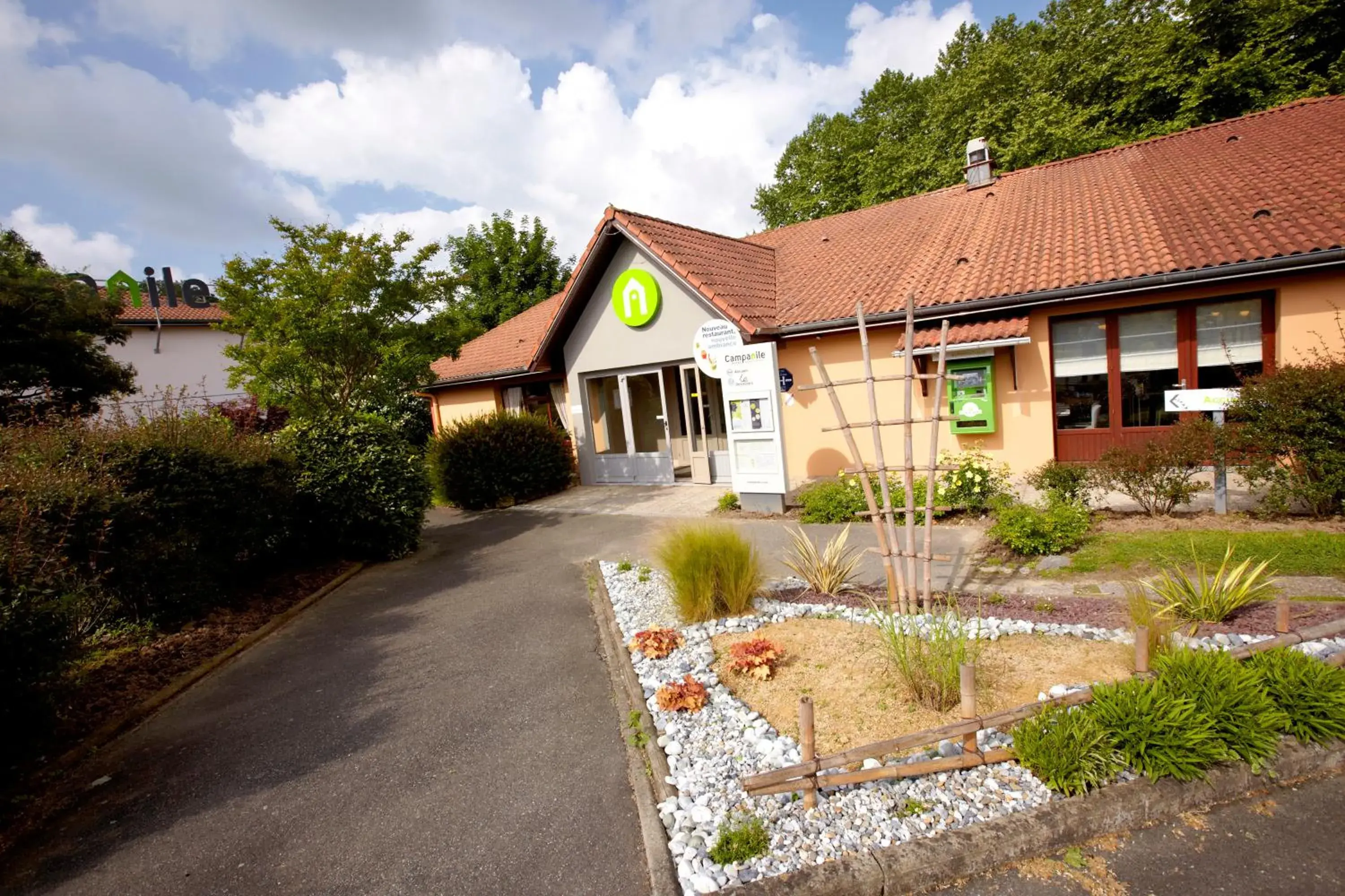 Facade/entrance in Campanile Dax - Saint-Paul-Les-Dax Facade/entrance in Campanile Dax - Saint-Paul-Les-Dax
