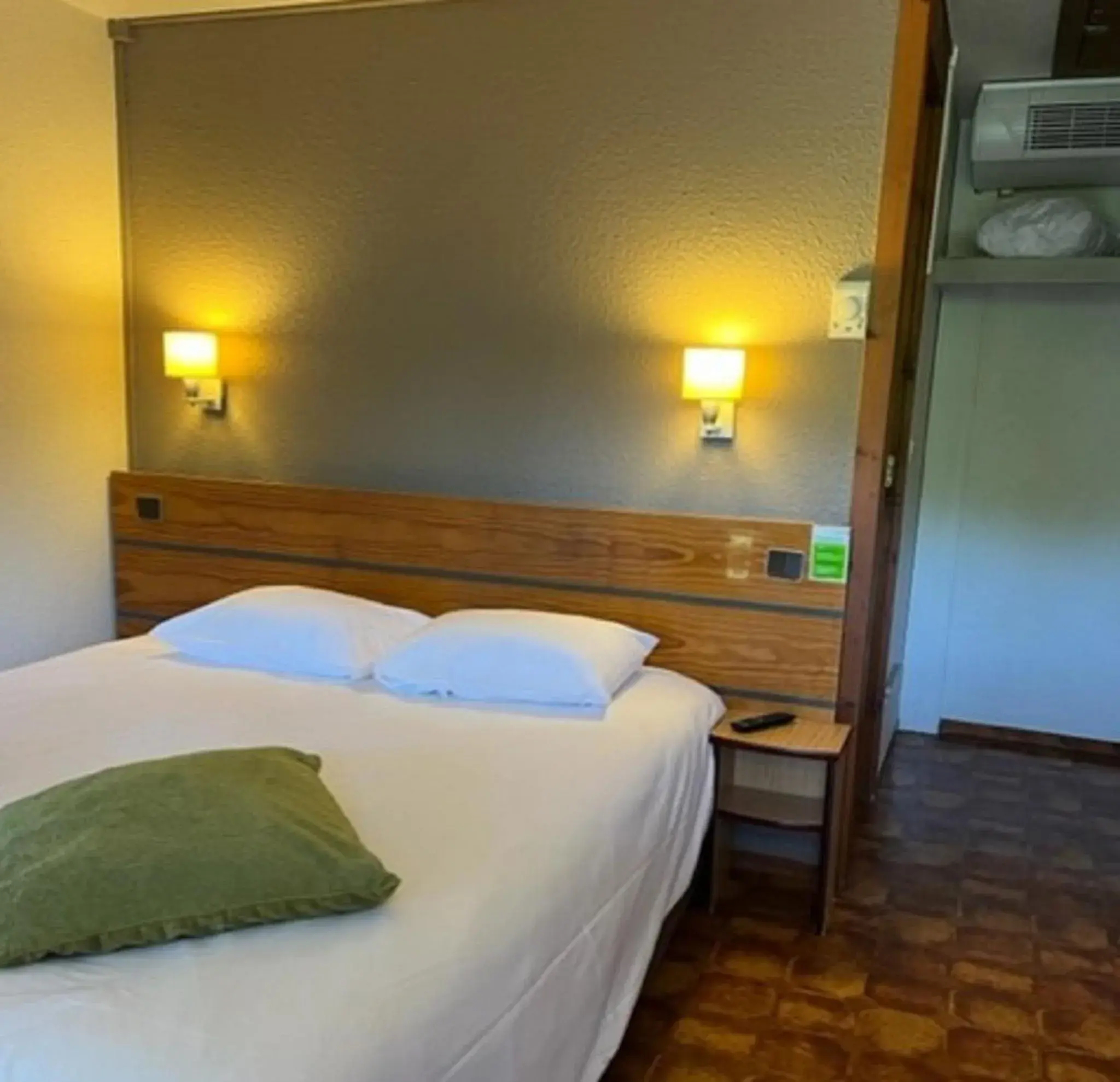 Bedroom, Bed in Campanile Dax - Saint-Paul-Les-Dax Bedroom, Bed in Campanile Dax - Saint-Paul-Les-Dax