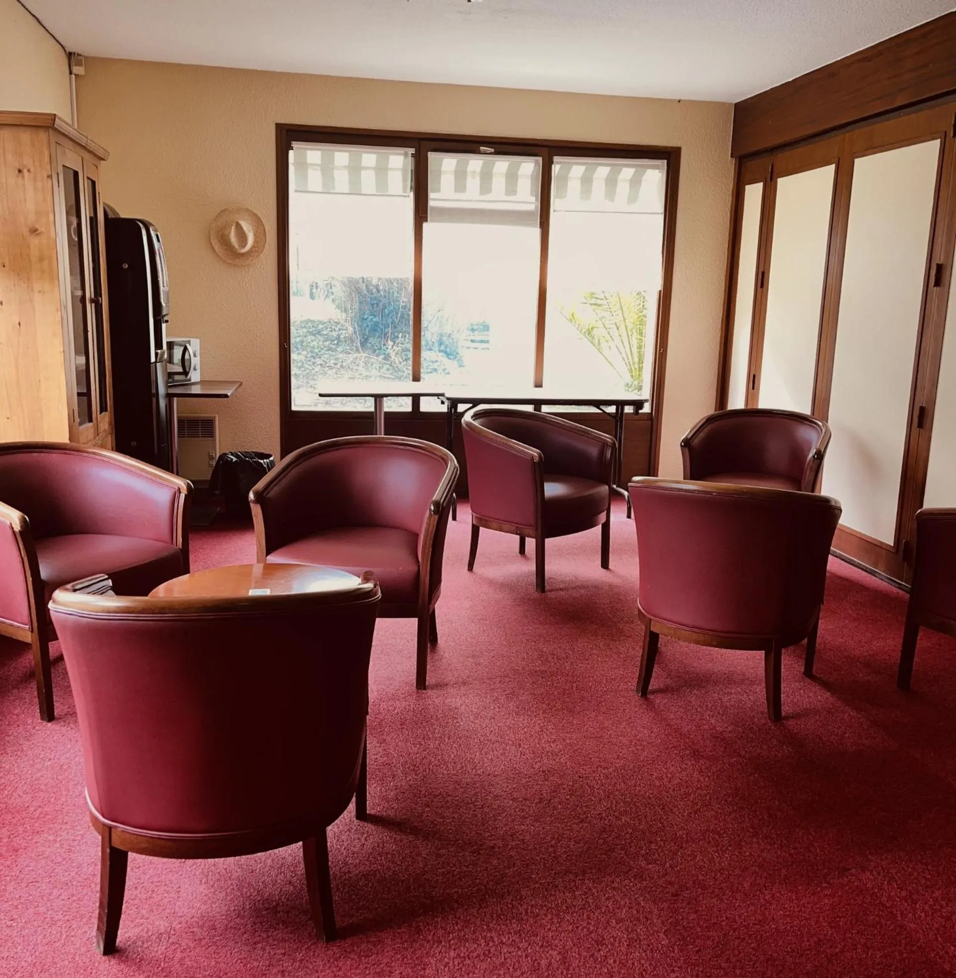 Communal lounge/ TV room in Campanile Dax - Saint-Paul-Les-Dax