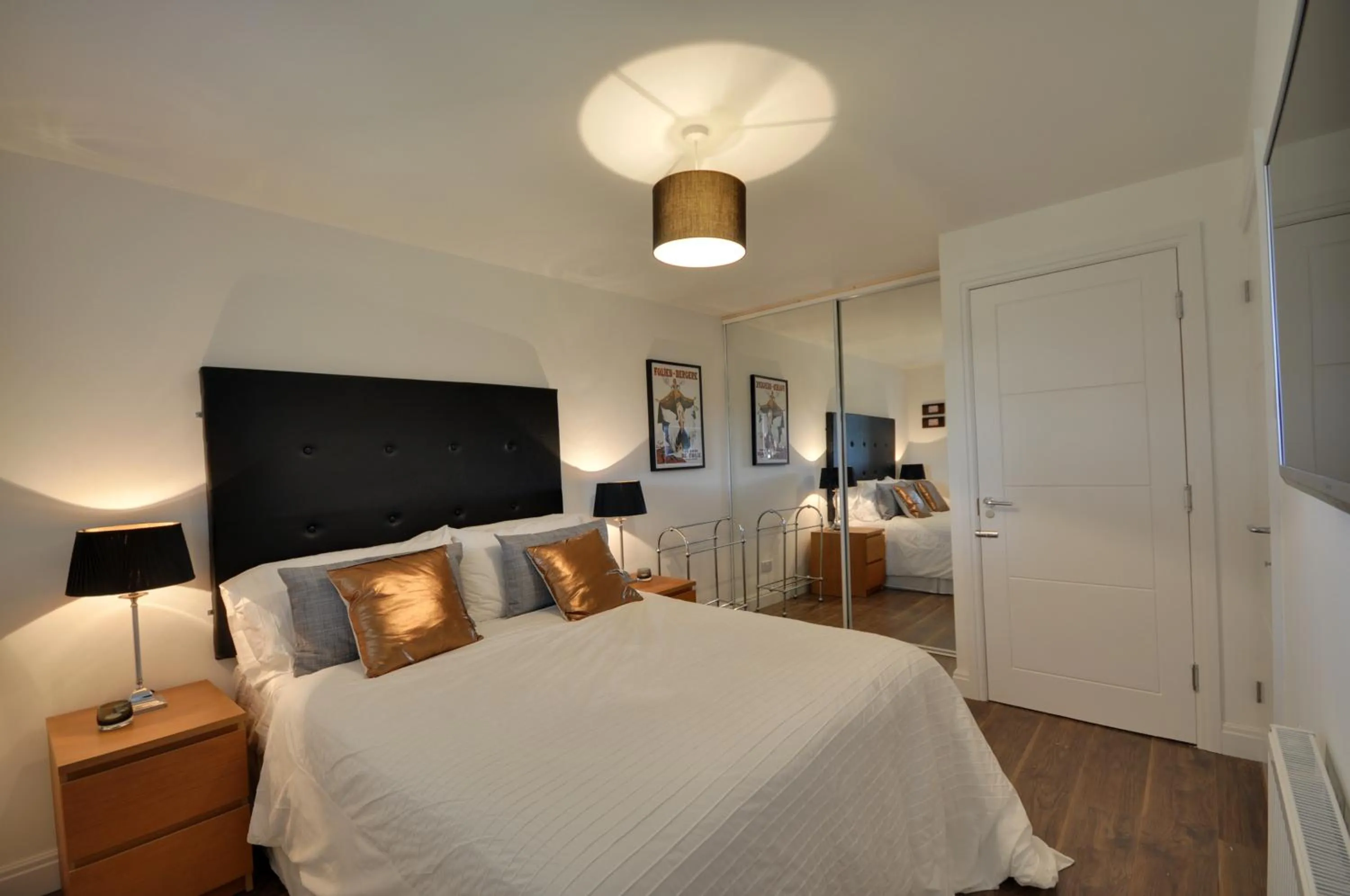 Bedroom, Bed in The Garden Apartment, Near Airport & City