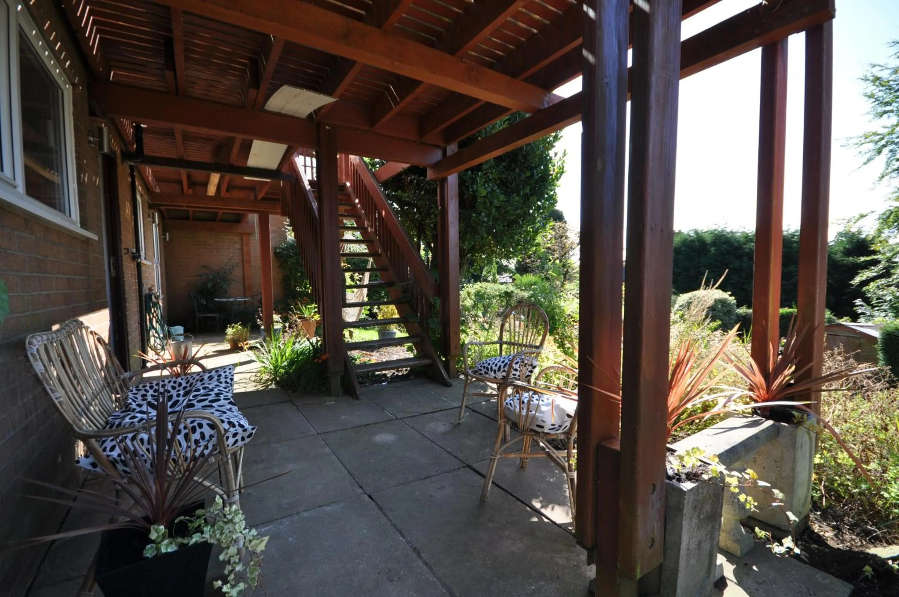 Patio in The Garden Apartment, Near Airport & City