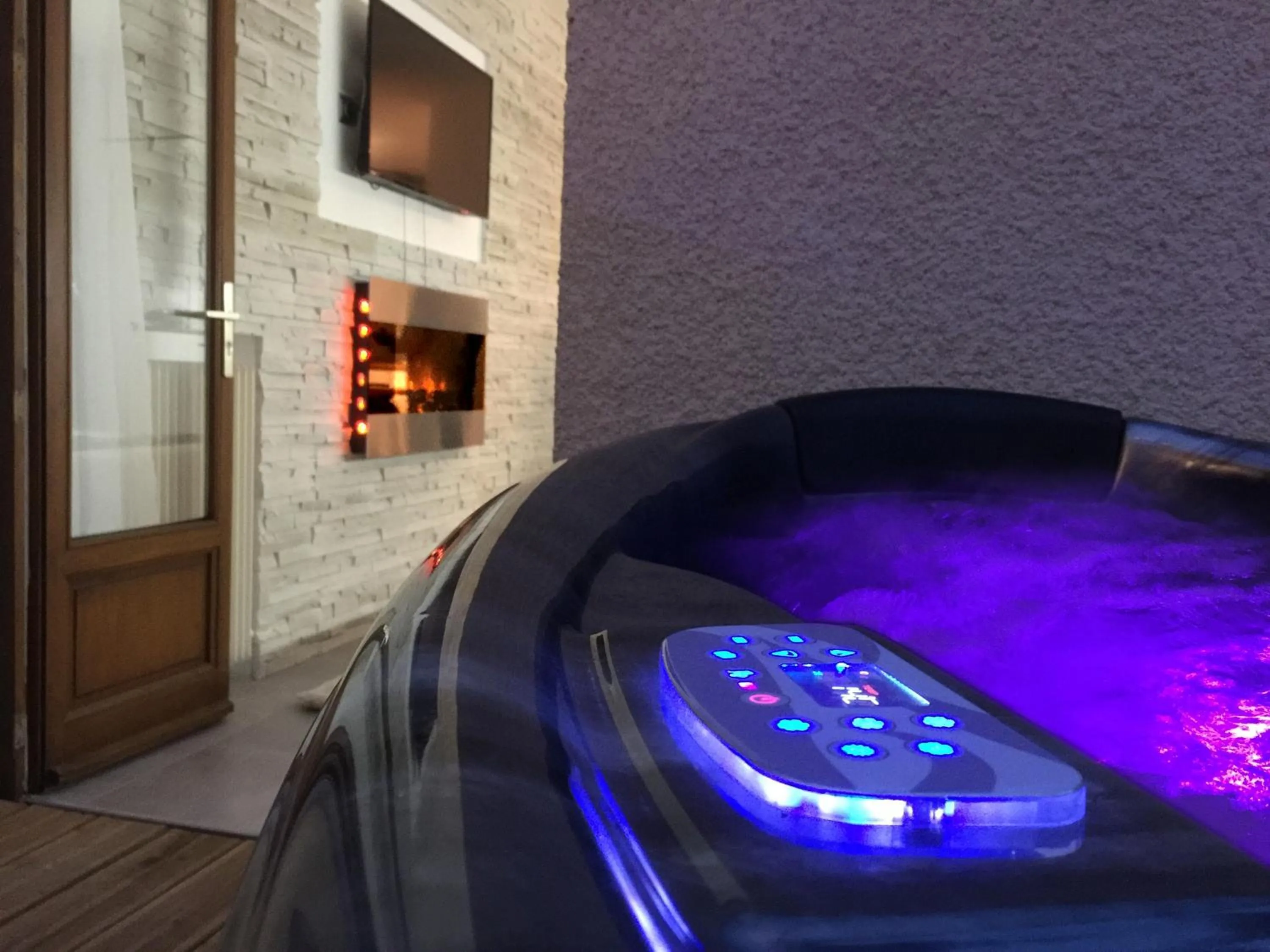 Luxury Loft with Outdoor Jacuzzi (heated all year) in LOFT SPA - Côté château.