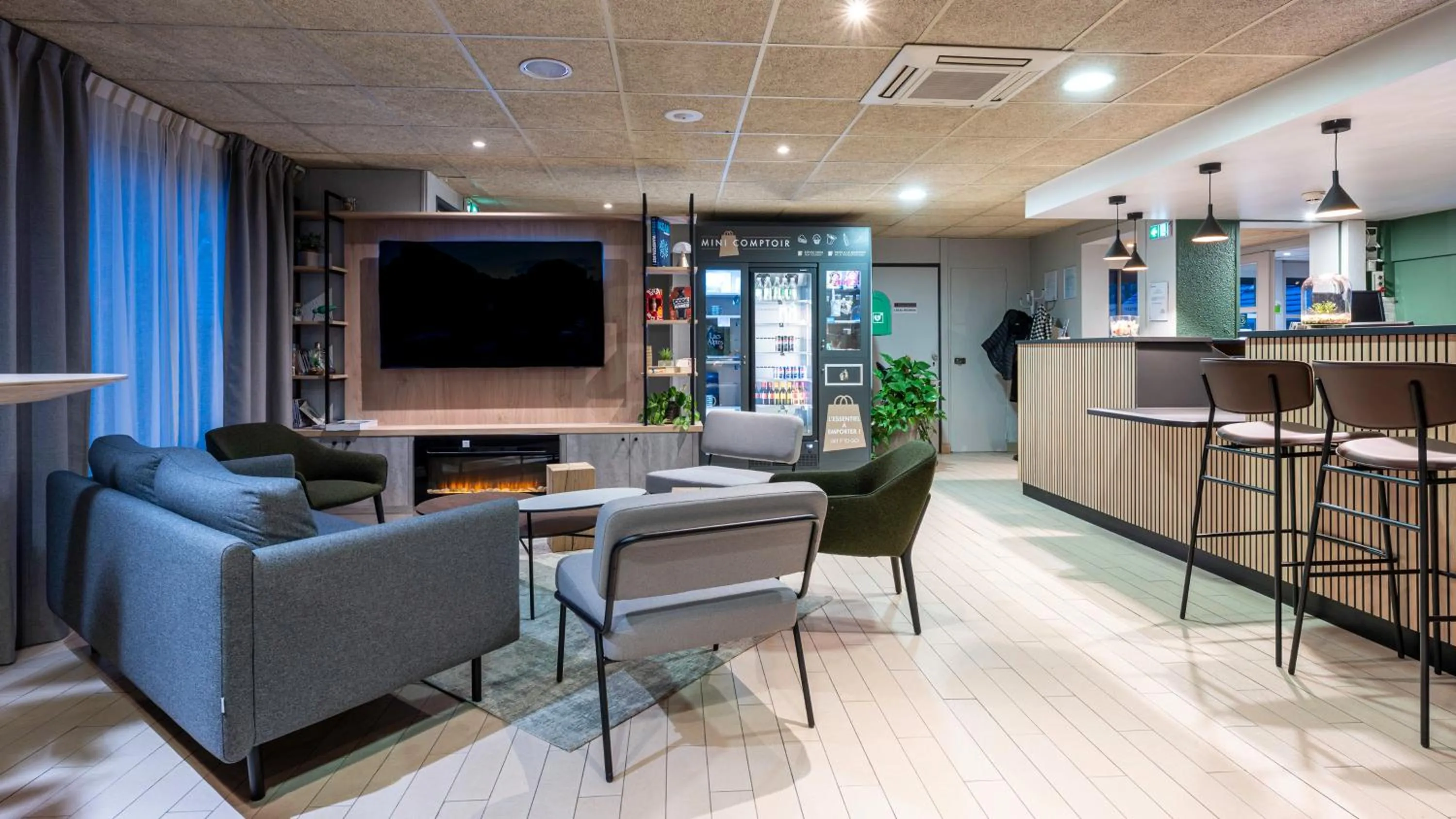 Communal lounge/ TV room in Campanile NATURE - Aix Les Bains