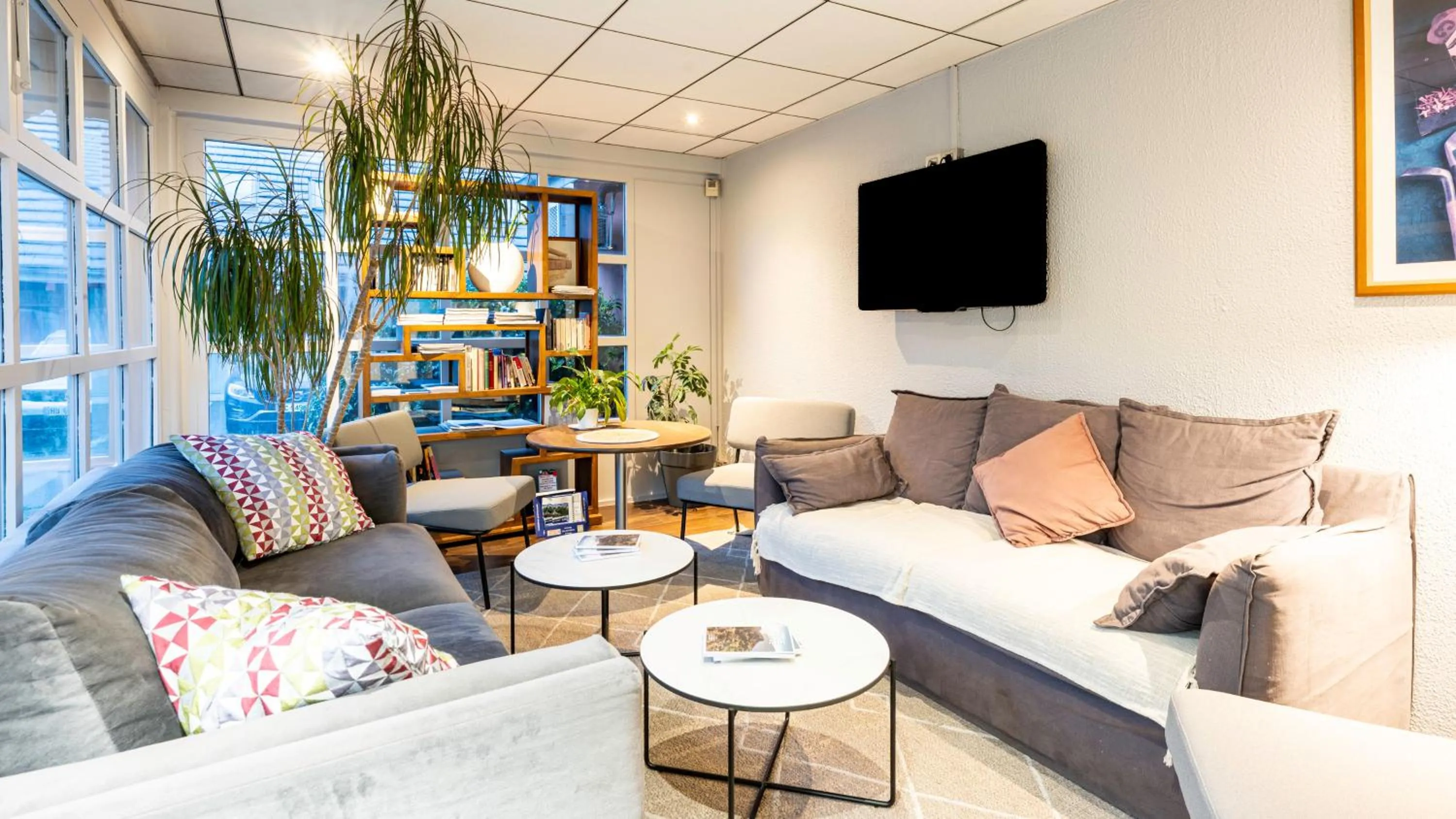 Communal lounge/ TV room in Campanile NATURE - Aix Les Bains