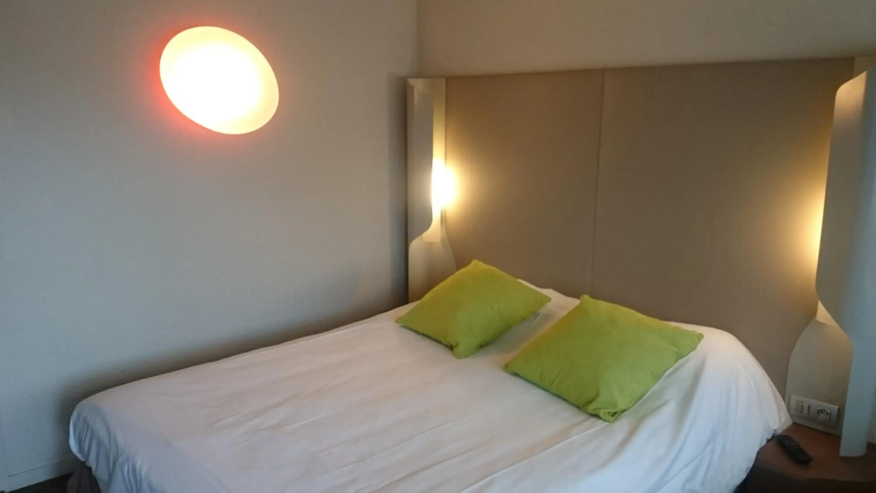 Photo of the whole room, Bed in Campanile Bayonne Photo of the whole room, Bed in Campanile Bayonne