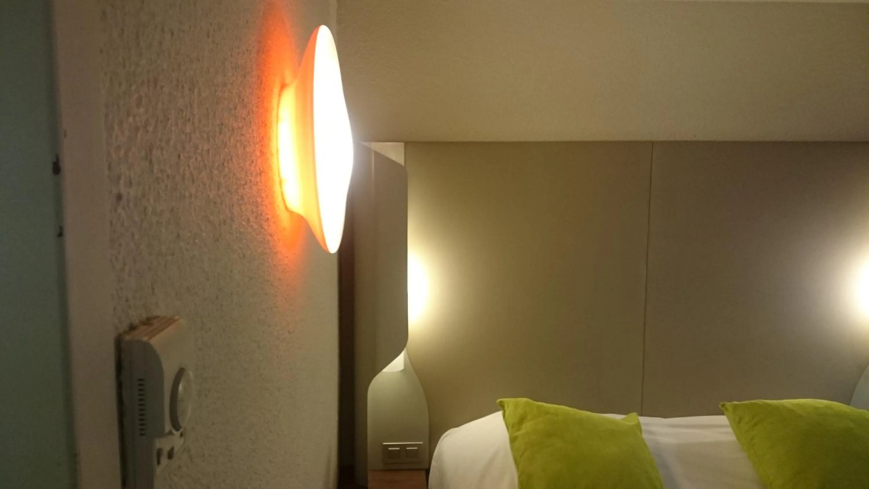 Bedroom, Bed in Campanile Bayonne