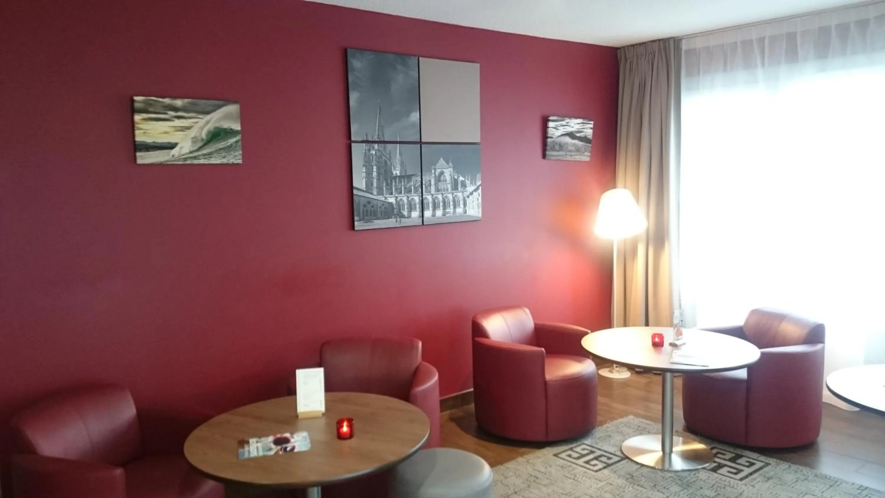 Lounge or bar in Campanile Bayonne