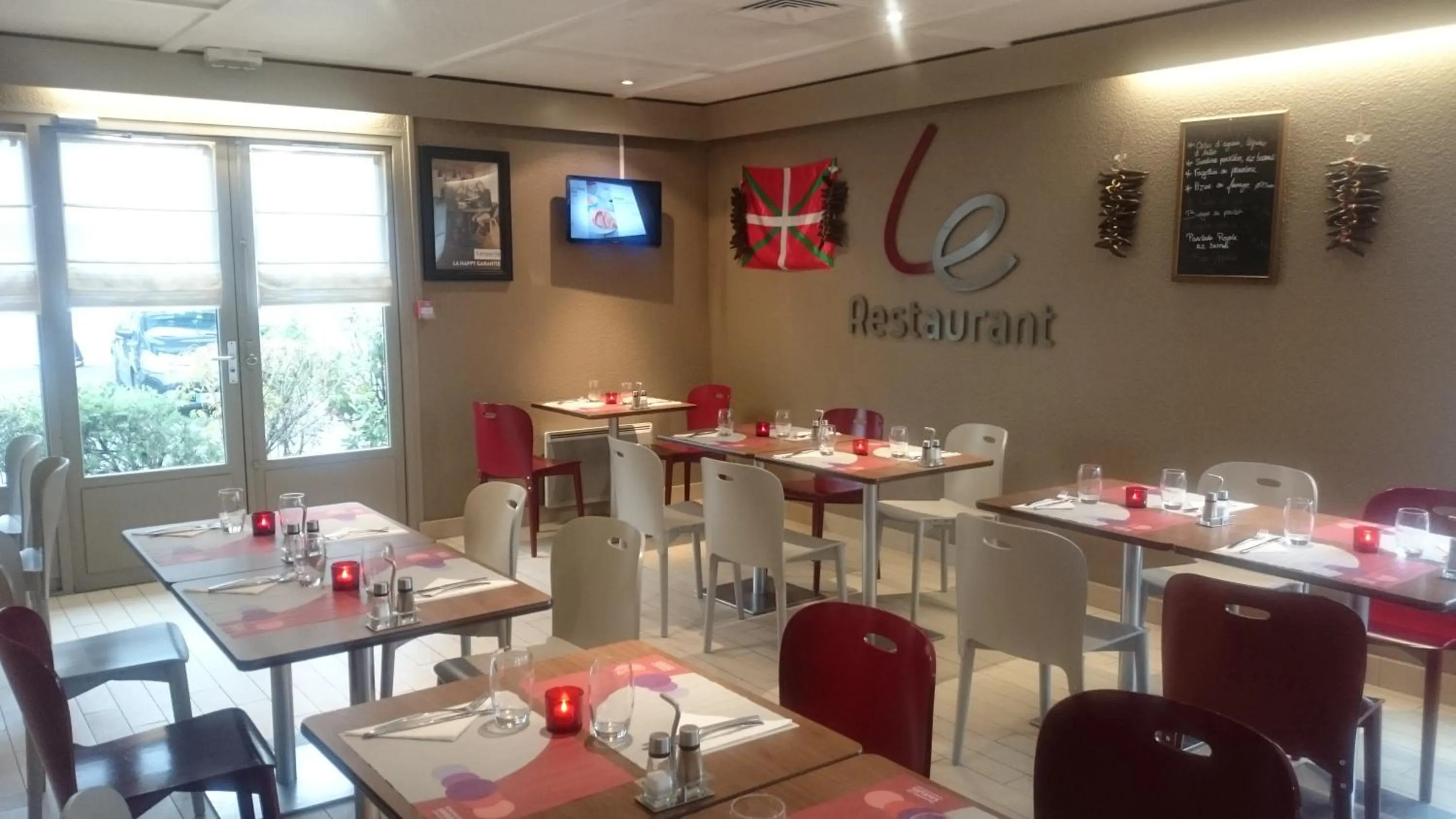 Restaurant/places to eat in Campanile Bayonne