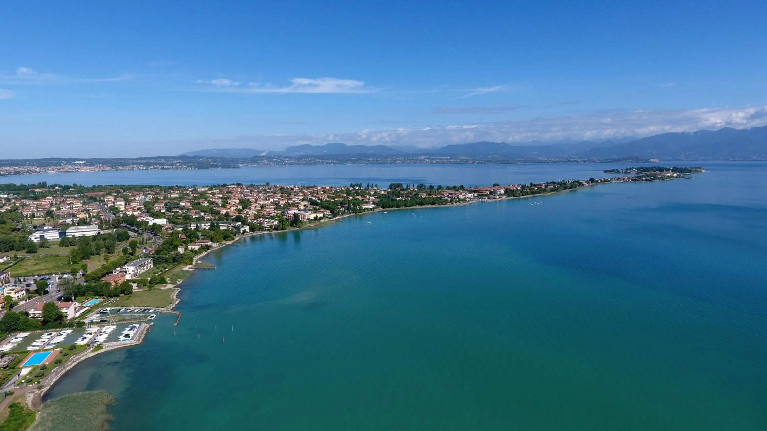 Natural landscape in Lugana 17