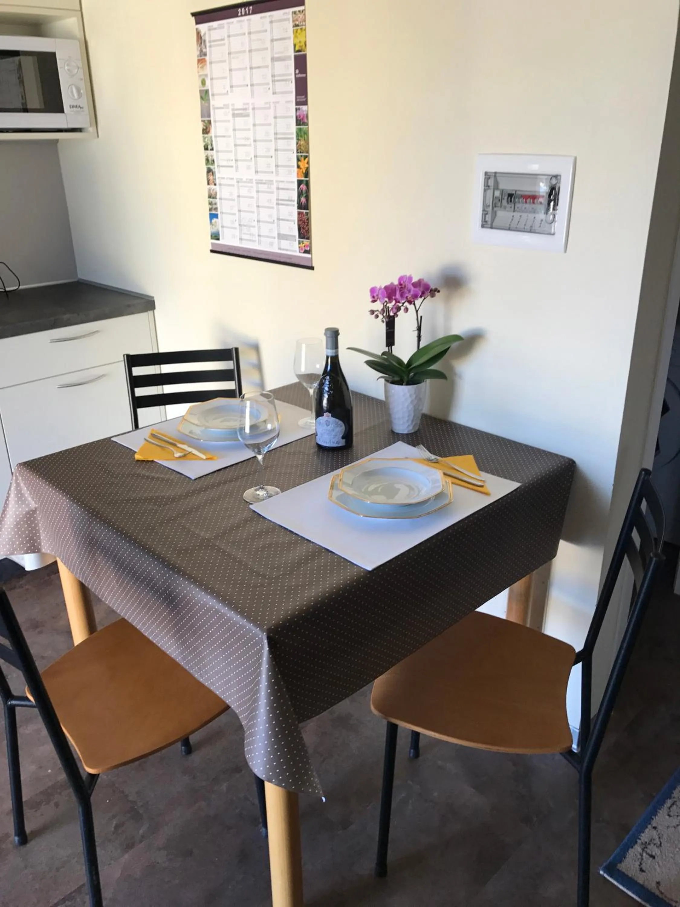 Dining area in Lugana 17
