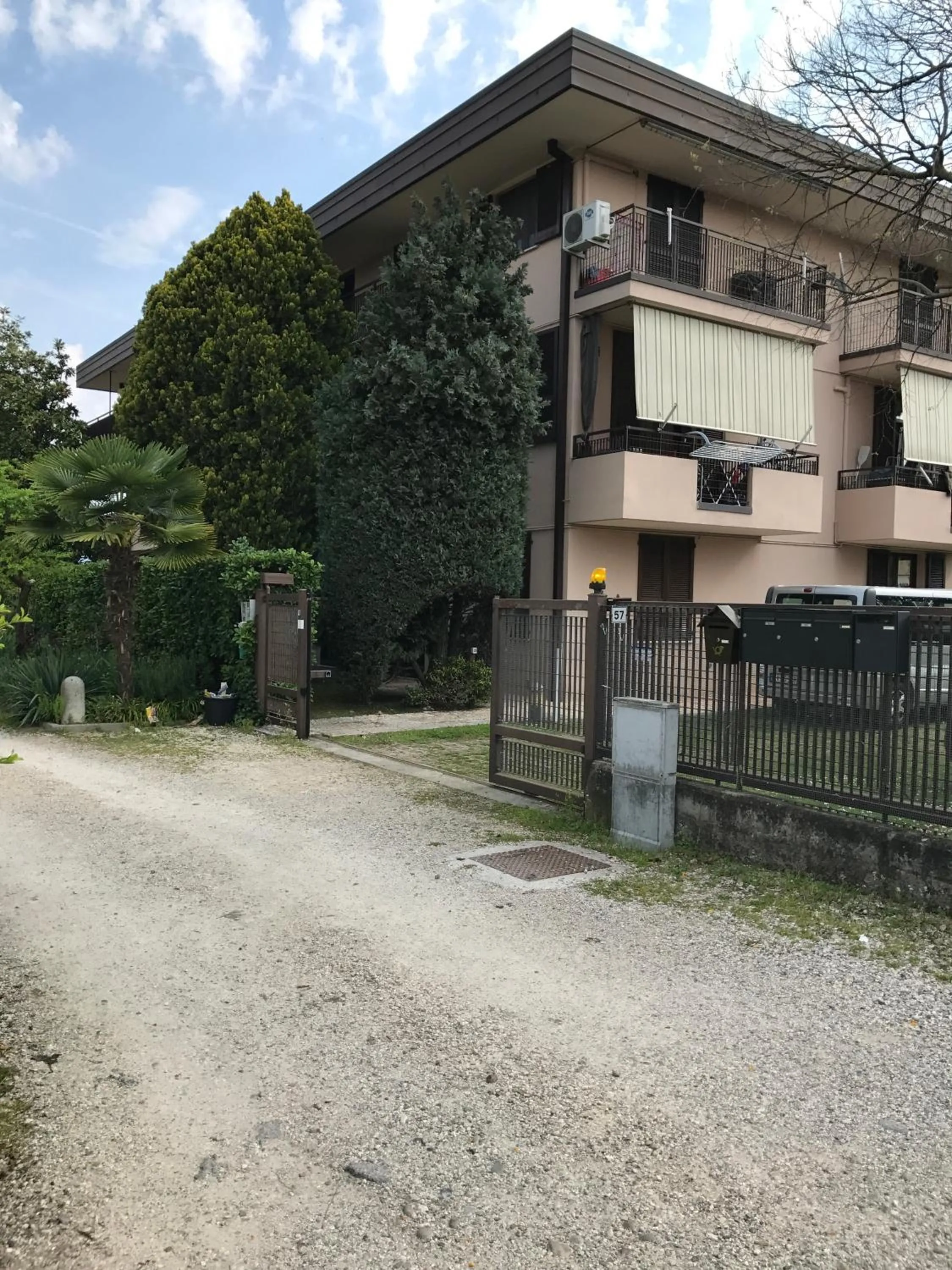 Facade/entrance in Lugana 17