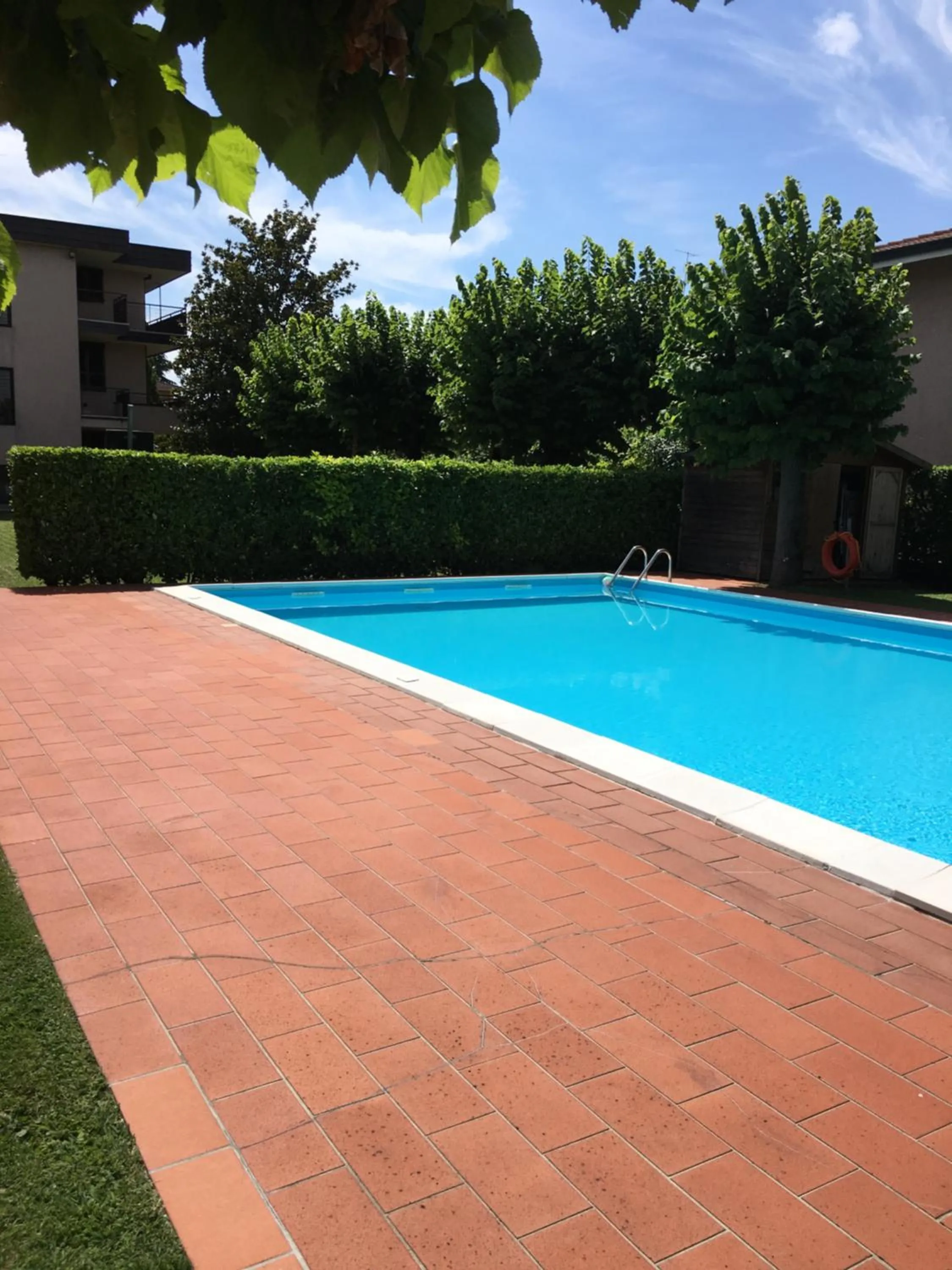 Swimming pool in Lugana 17