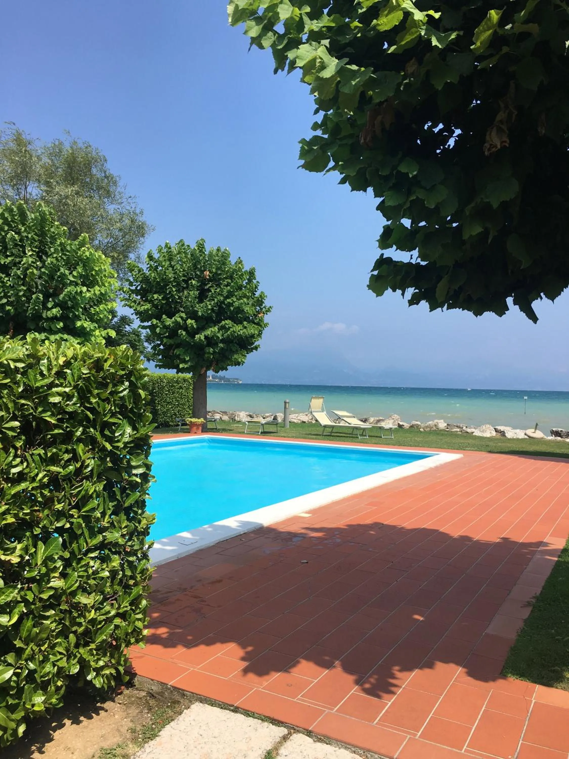Pool view in Lugana 17