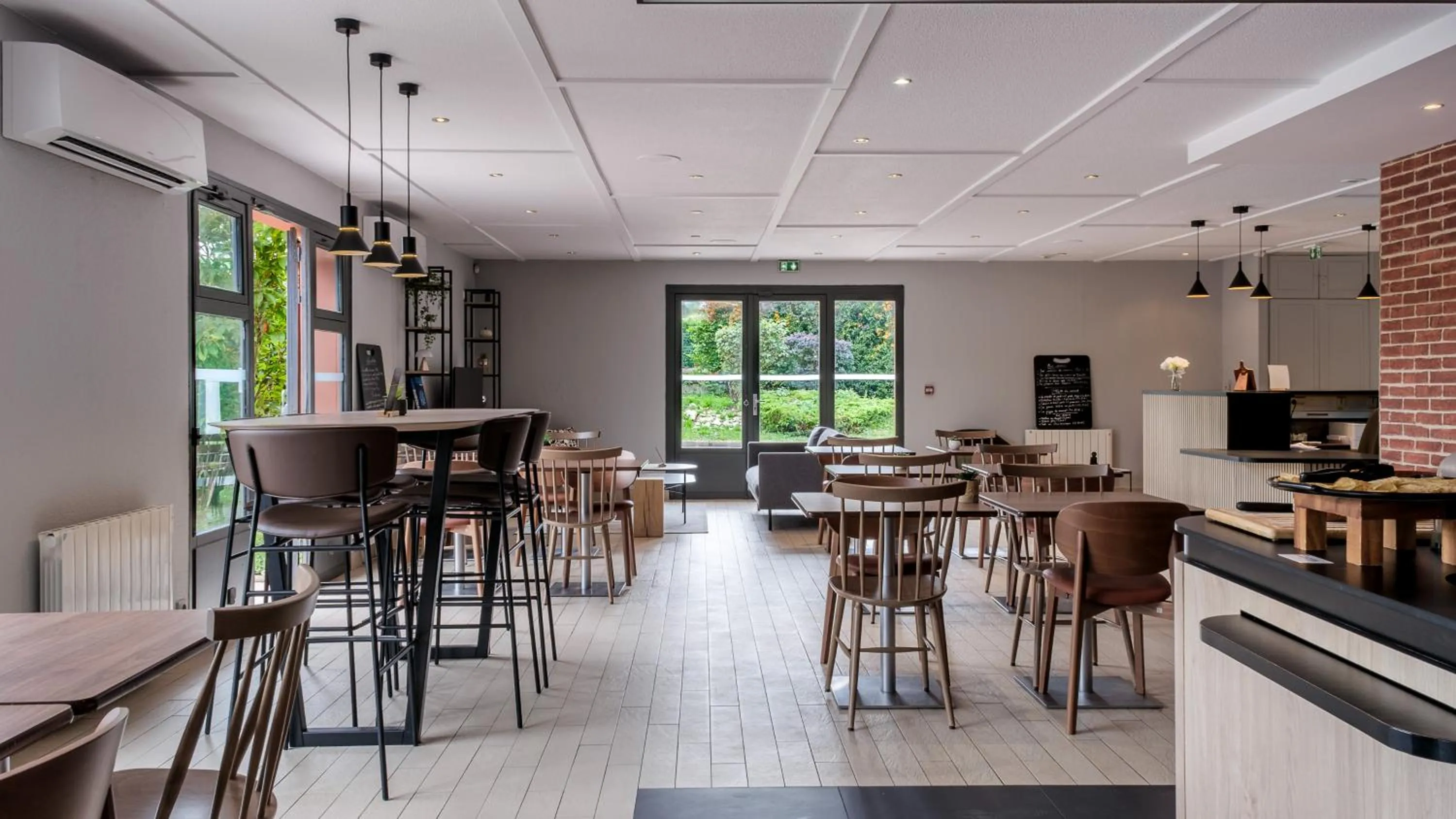 Restaurant/places to eat in Campanile NATURE - Besançon Ouest Chateaufarine