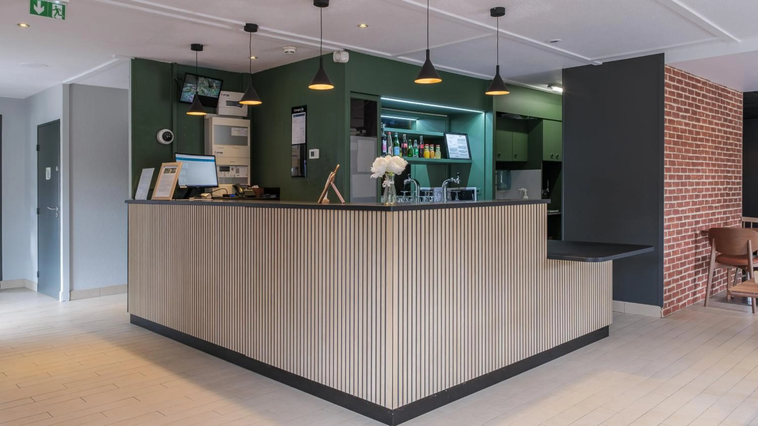 Lobby or reception in Campanile NATURE - Besançon Ouest Chateaufarine