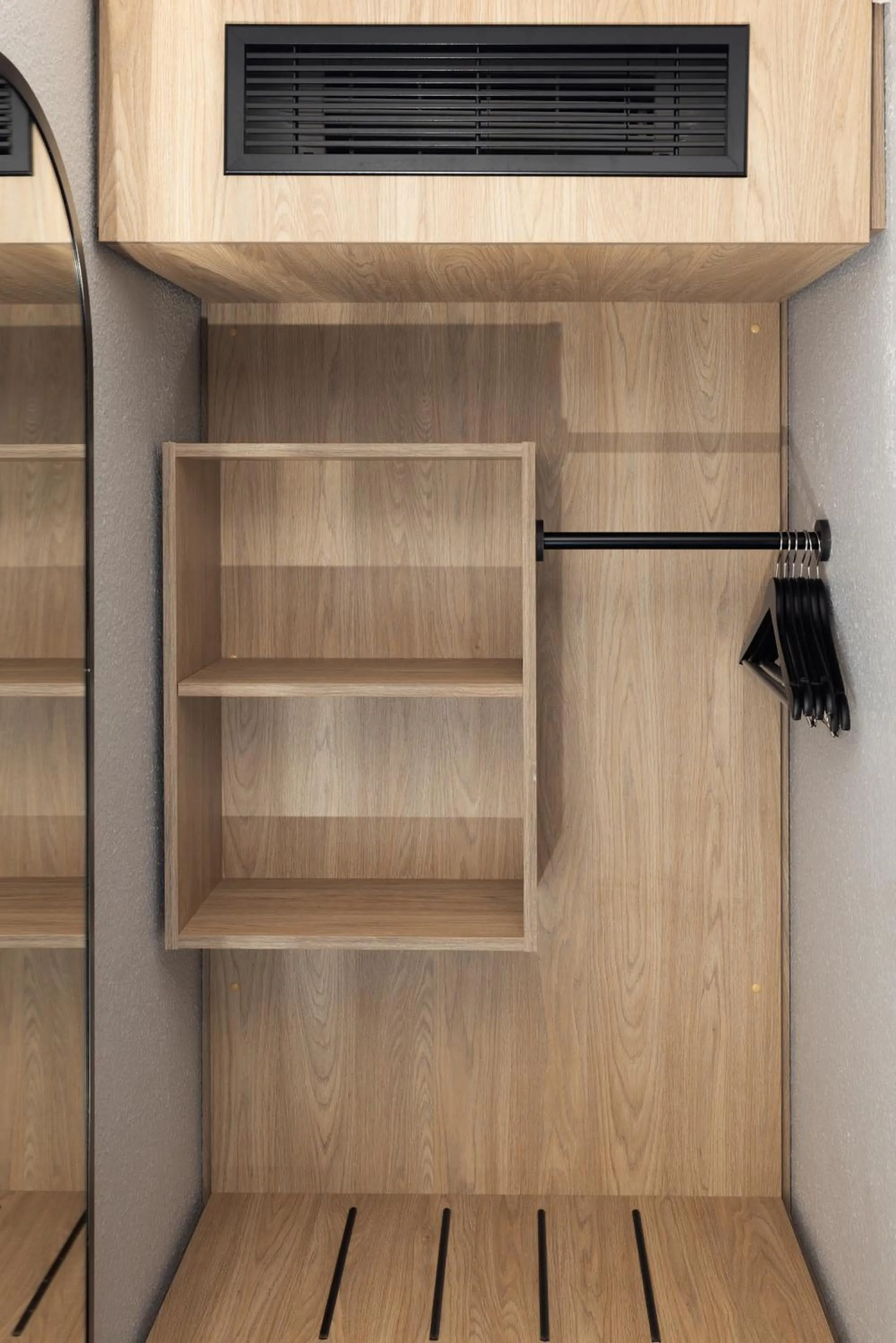 wardrobe in Campanile NATURE - Besançon Ouest Chateaufarine