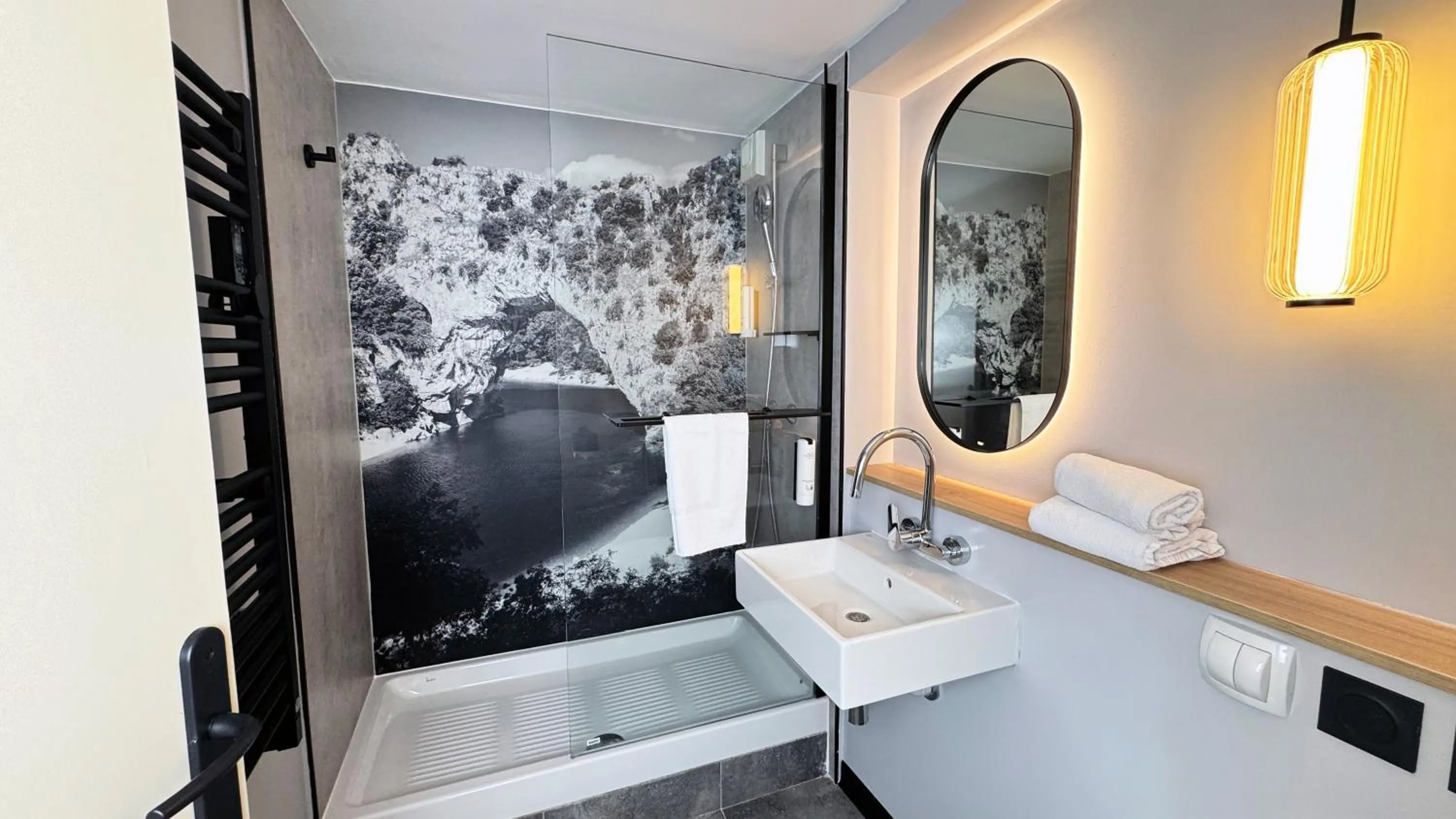 Shower in Campanile Bollène A7