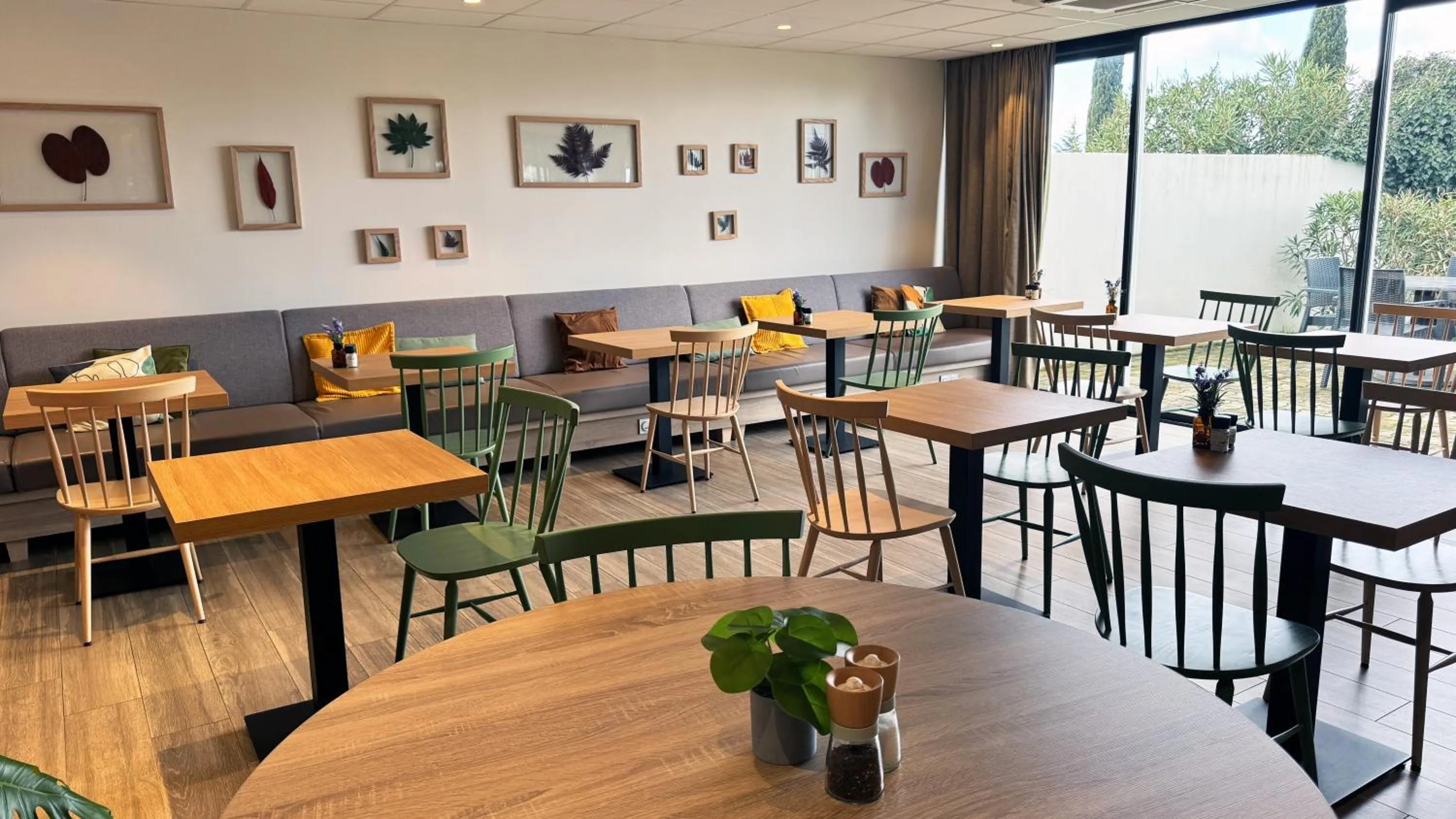 Restaurant/places to eat in Campanile Bollène A7