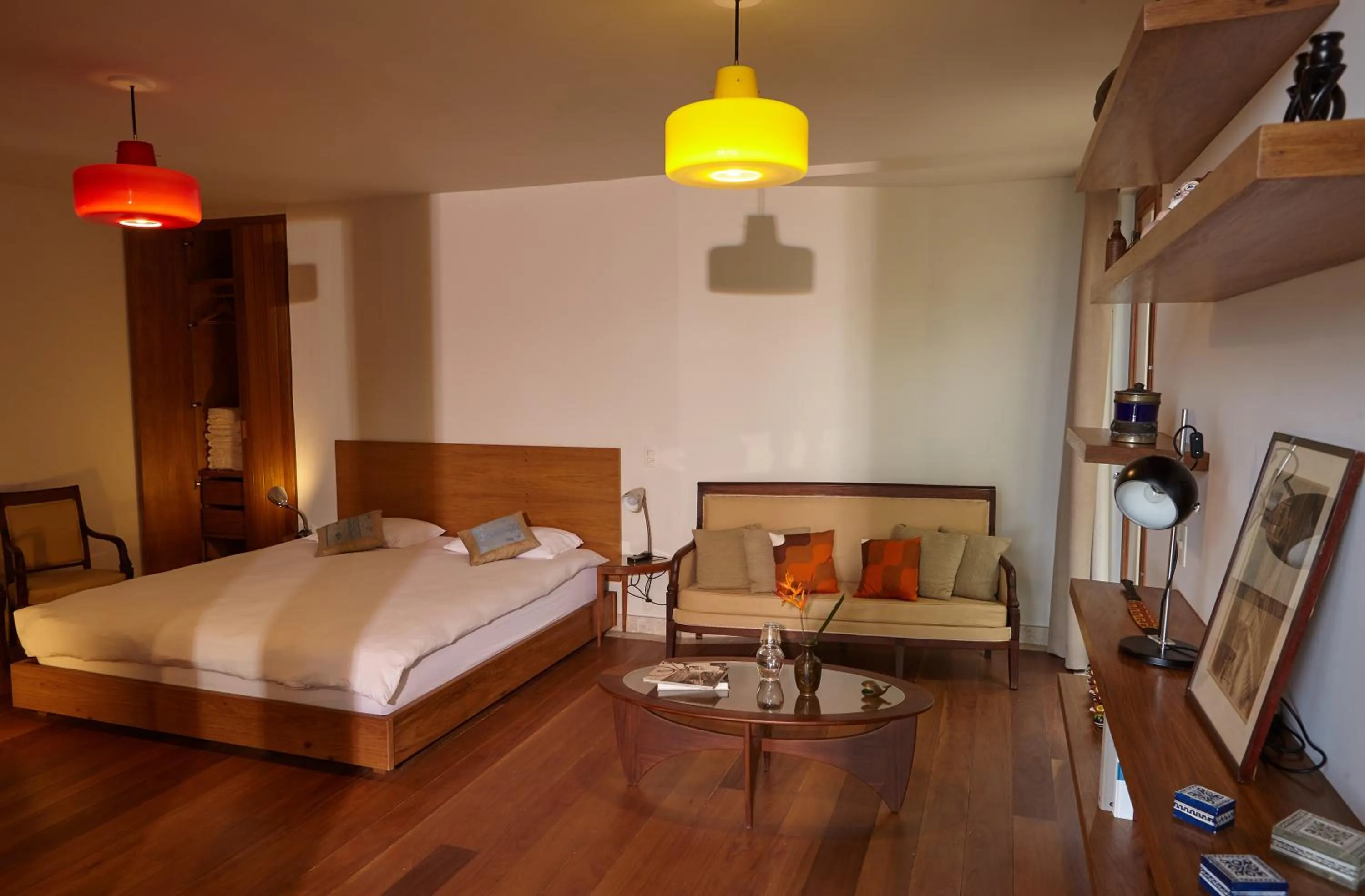 Photo of the whole room, Bed in Chez Georges