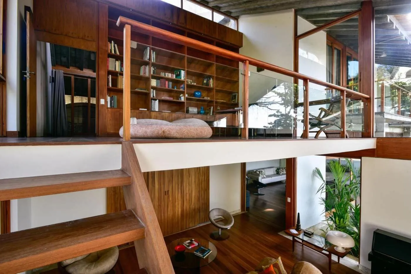 Library in Chez Georges