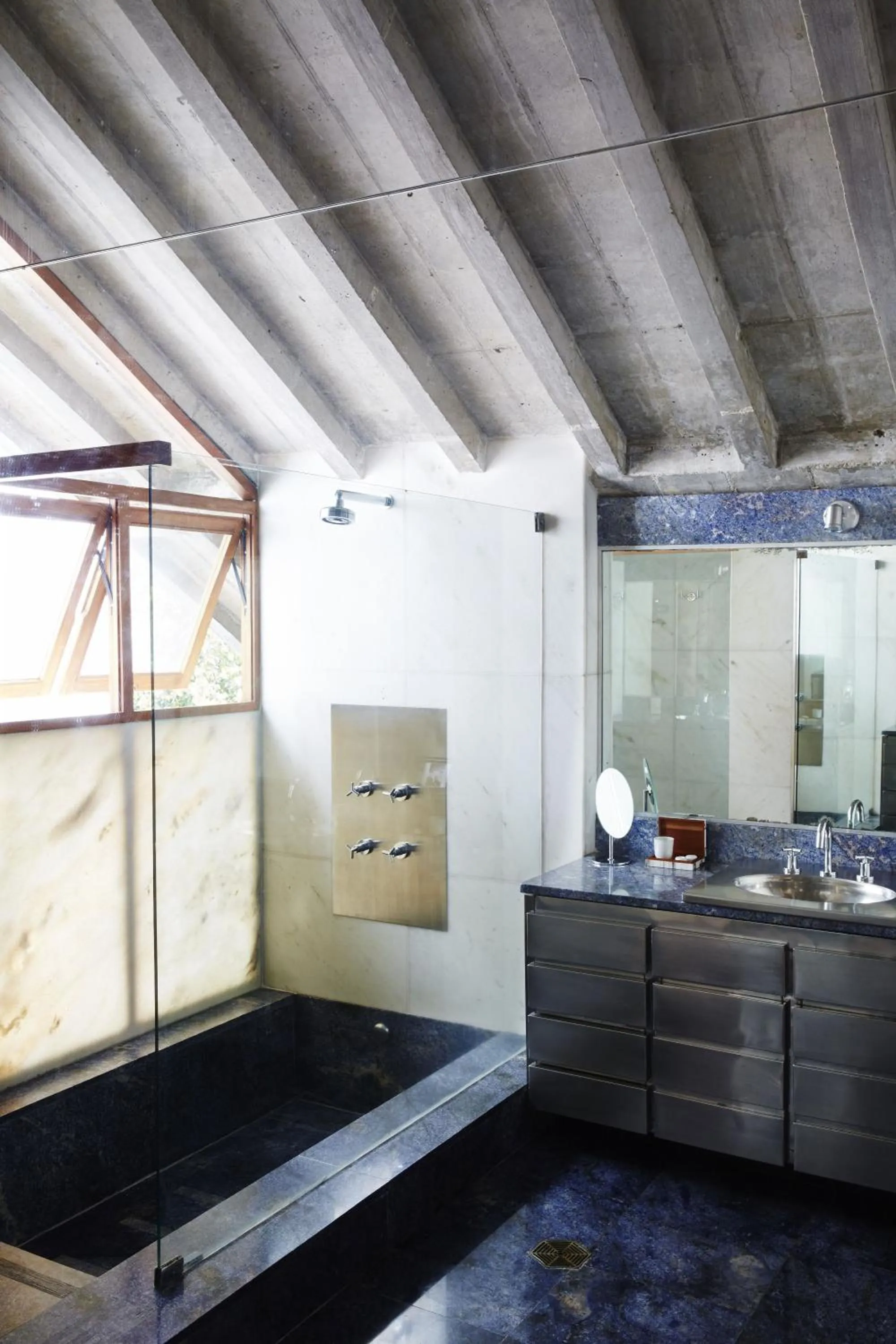 Bathroom in Chez Georges