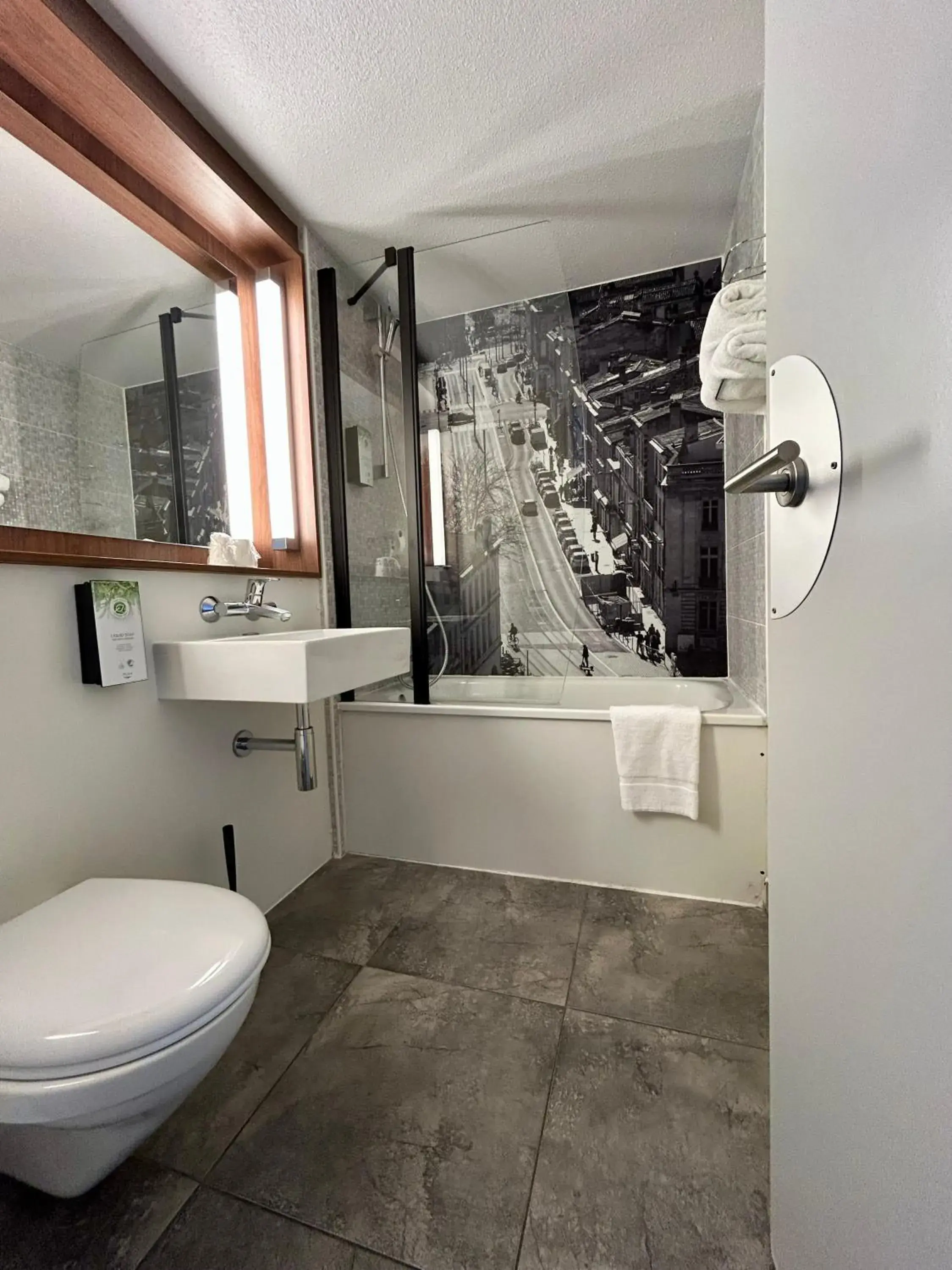 Bathroom in Campanile NATURE - Bordeaux Est Artigues Bathroom in Campanile NATURE - Bordeaux Est Artigues