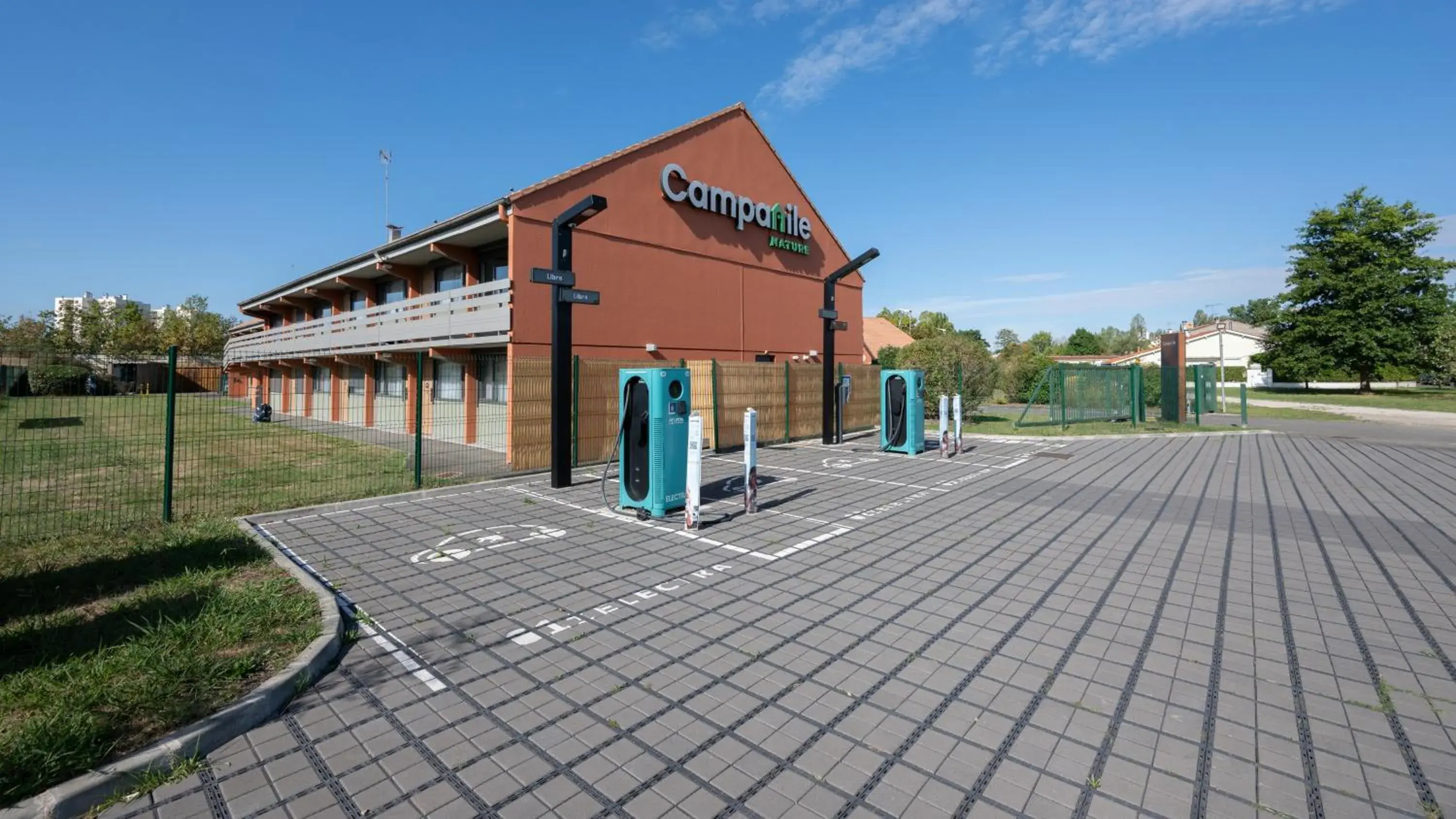 Facade/entrance in Campanile NATURE - Bordeaux Sud Gradignan Talence Facade/entrance in Campanile NATURE - Bordeaux Sud Gradignan Talence