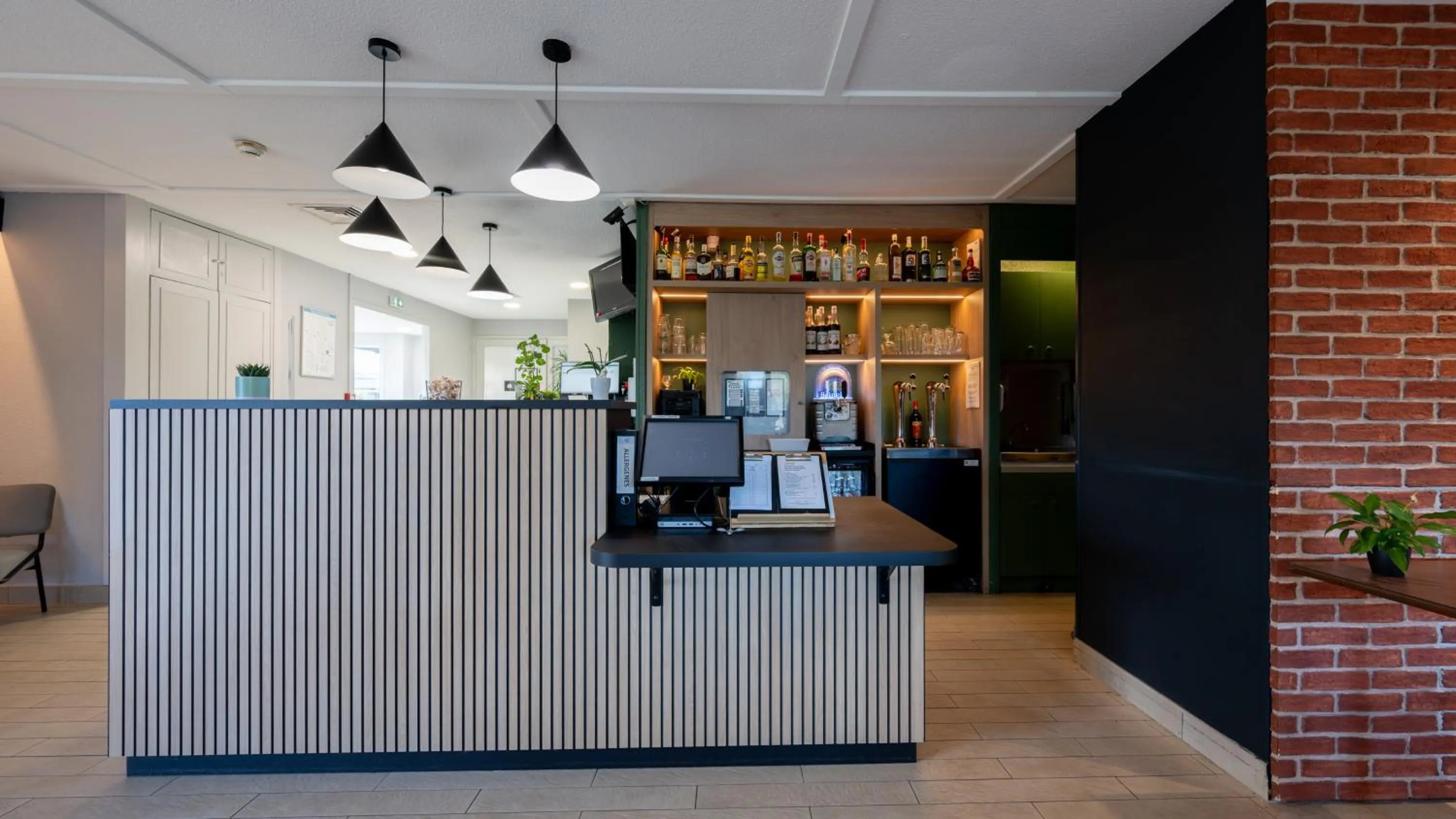 Lobby or reception in Campanile NATURE - Bordeaux Sud Gradignan Talence